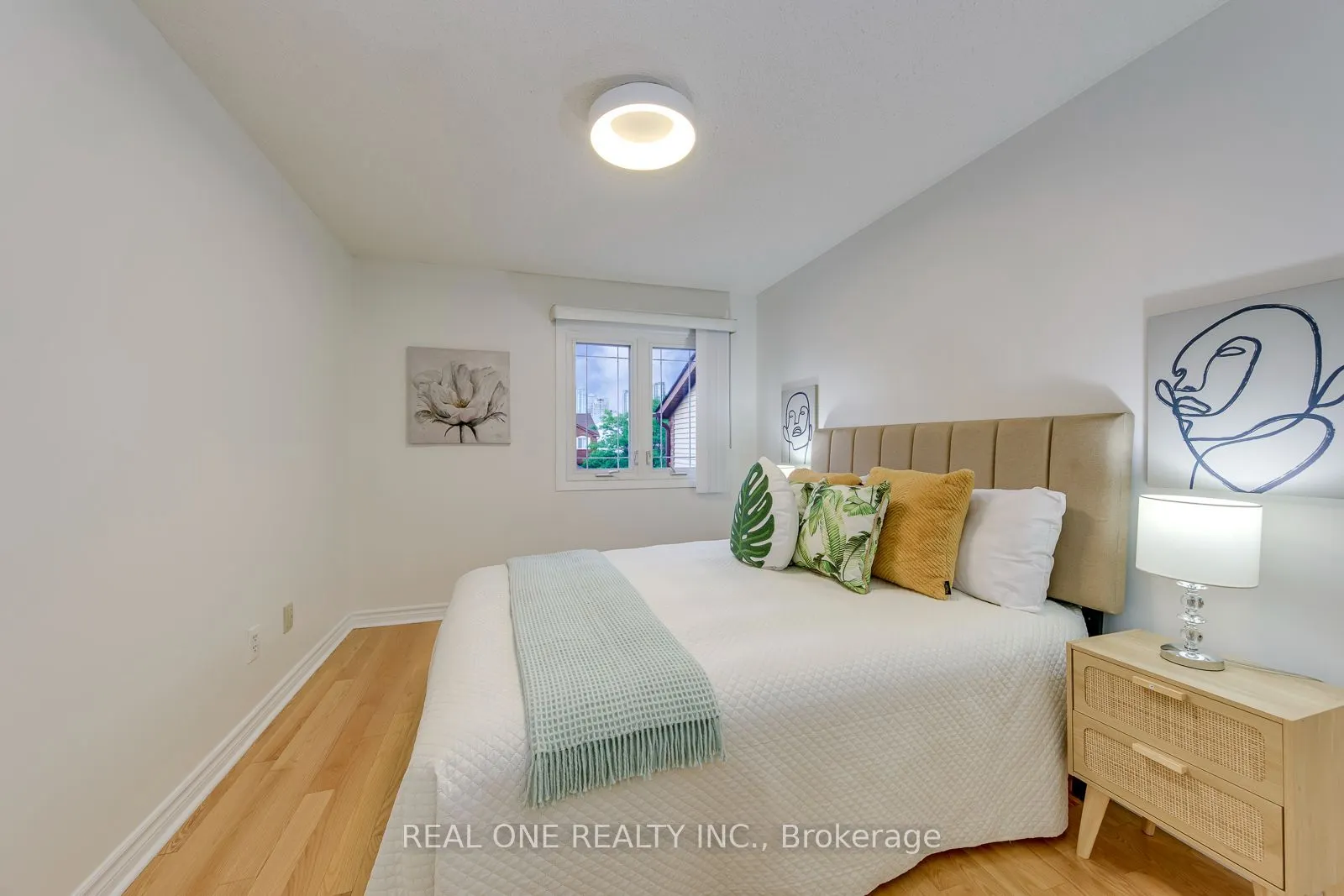 741 Queensbridge Drive