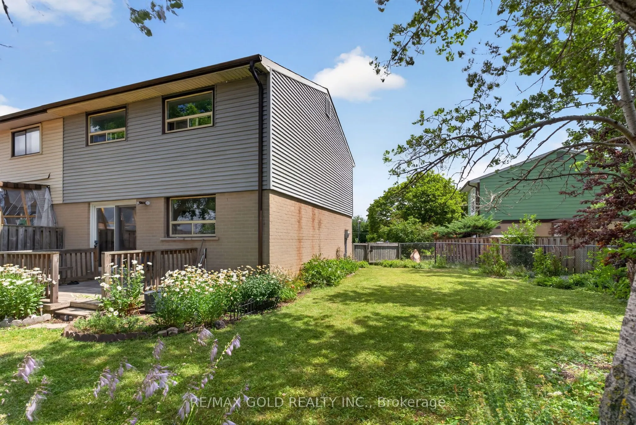 13 Gold Pine Court