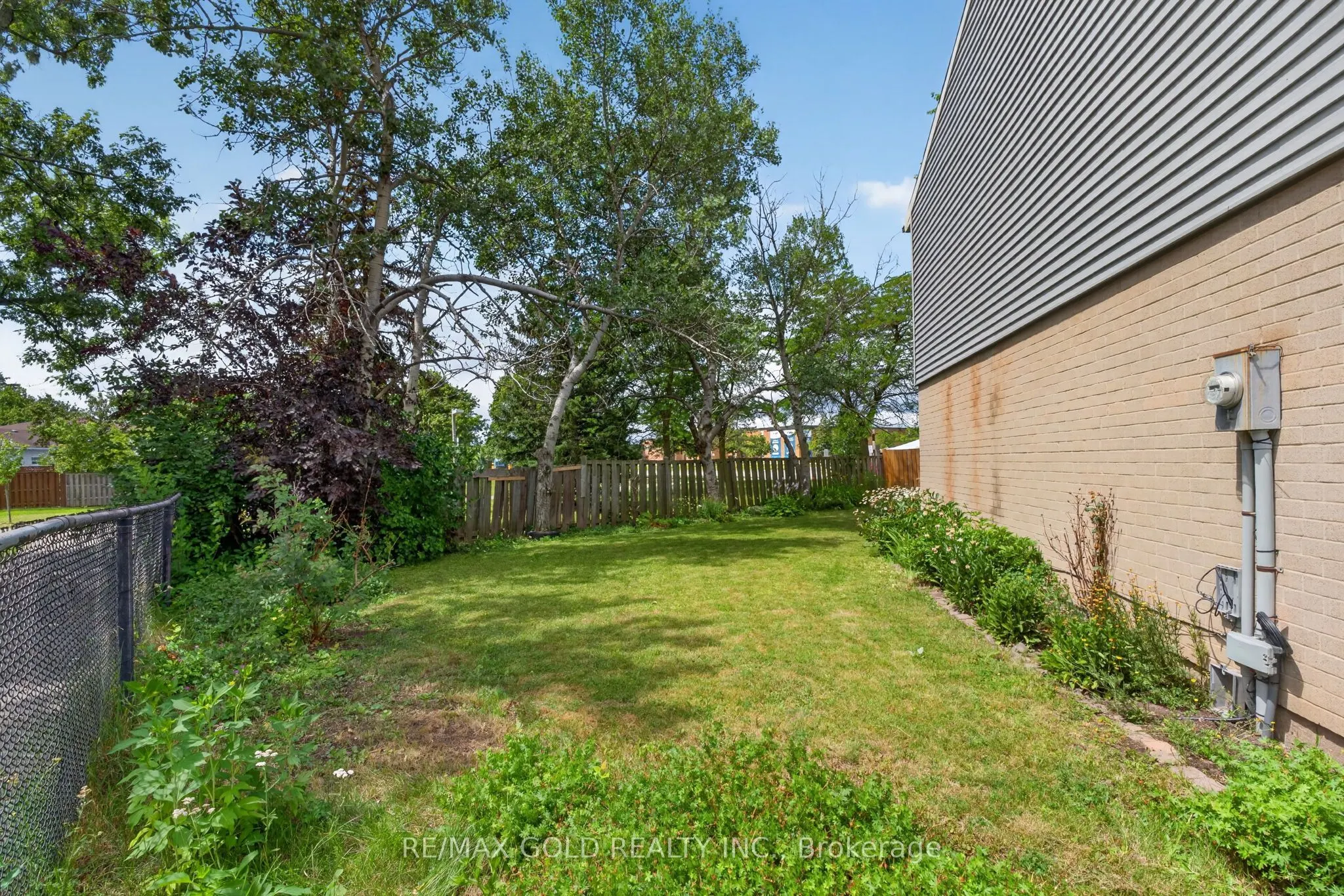 13 Gold Pine Court