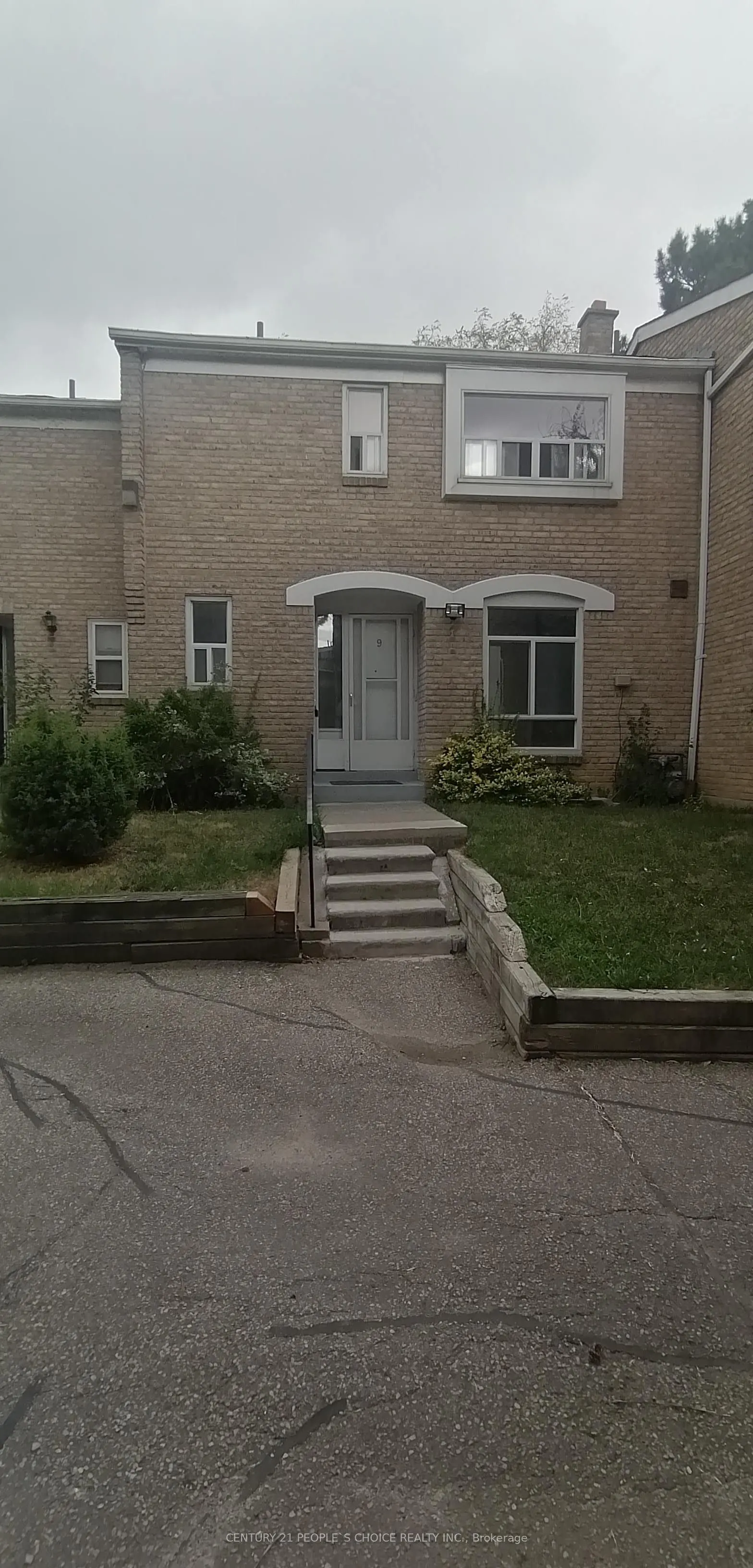 17 Gosford Boulevard #9