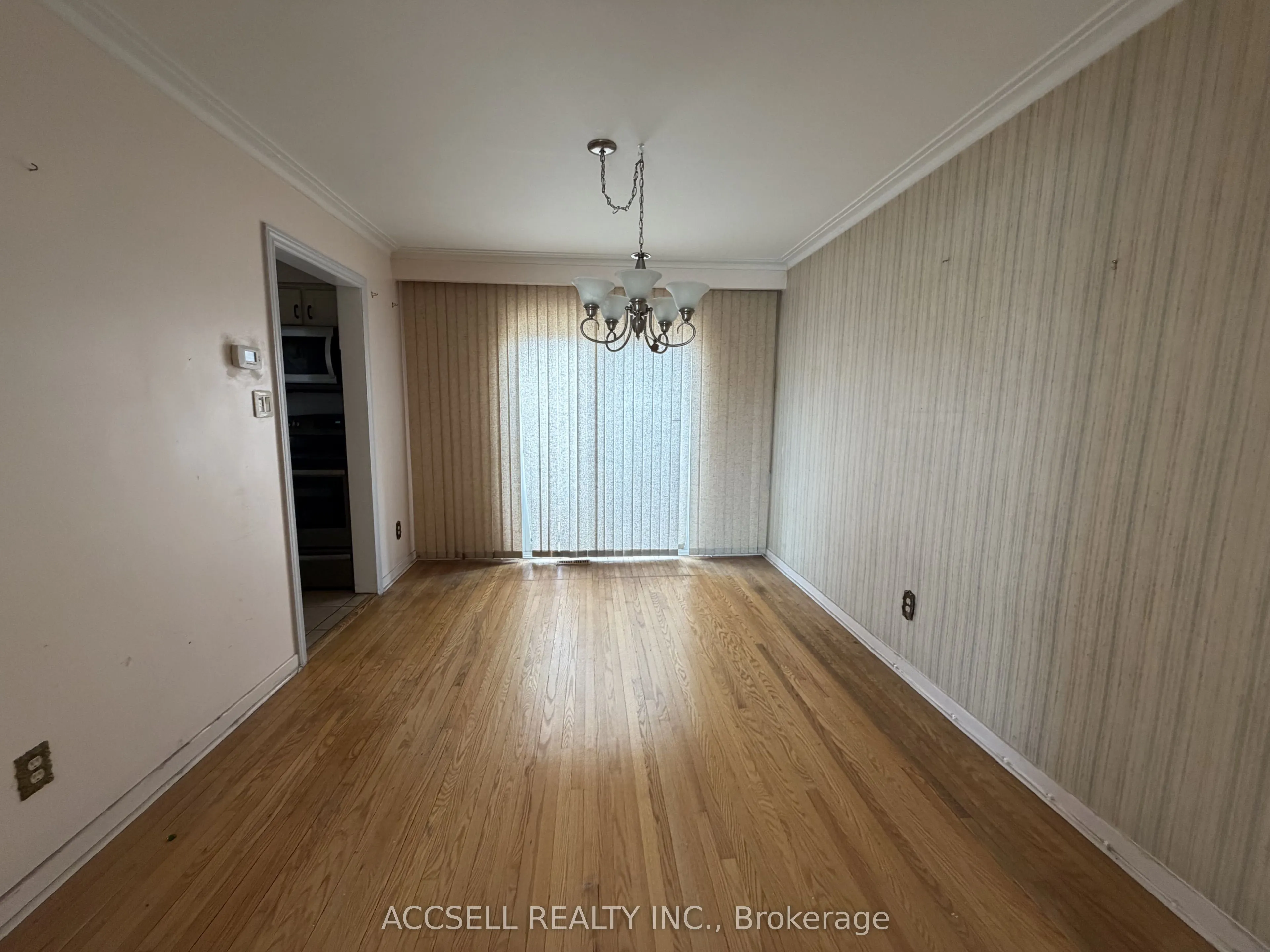 135 Mountainview Road S