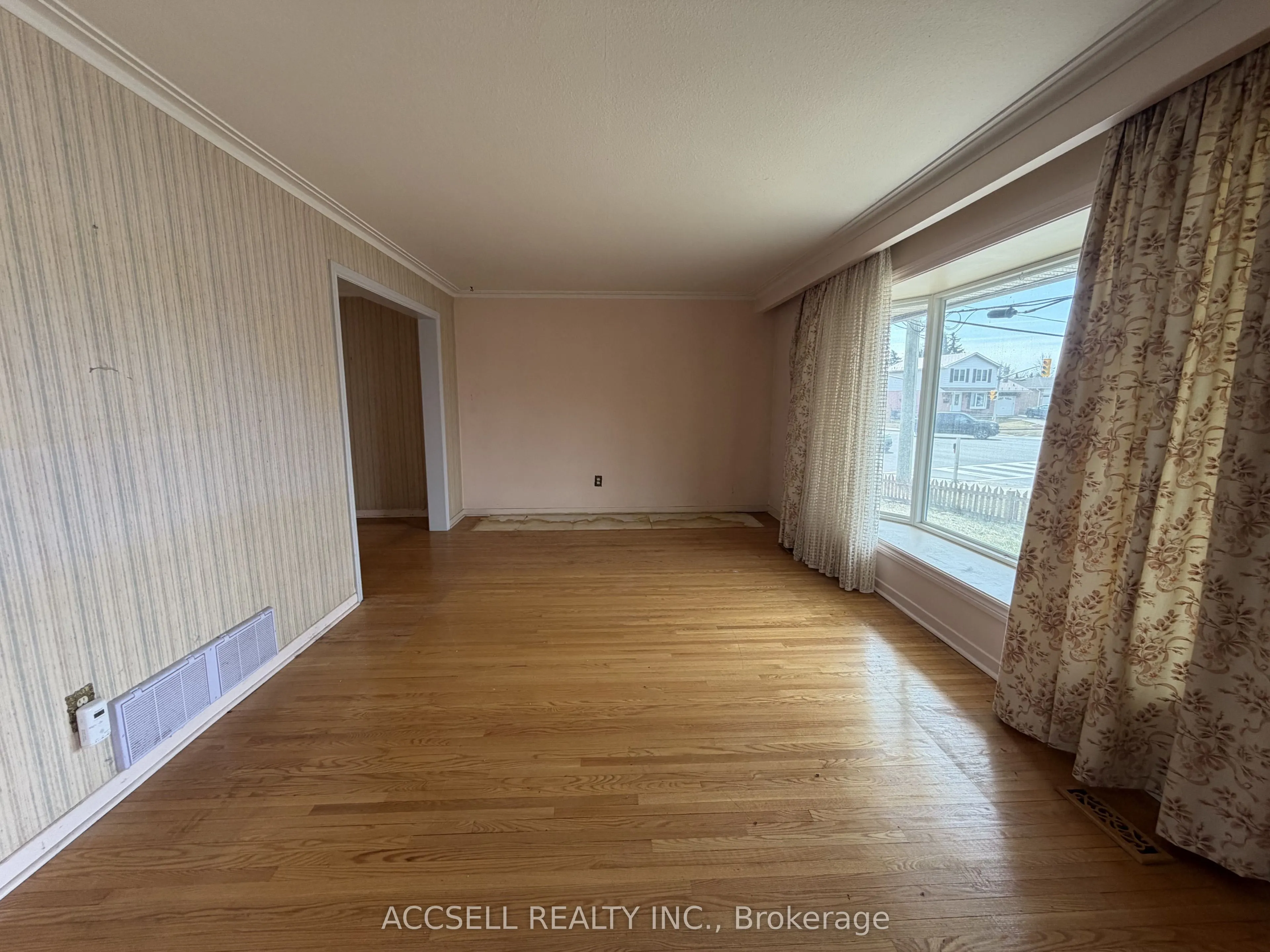 135 Mountainview Road S