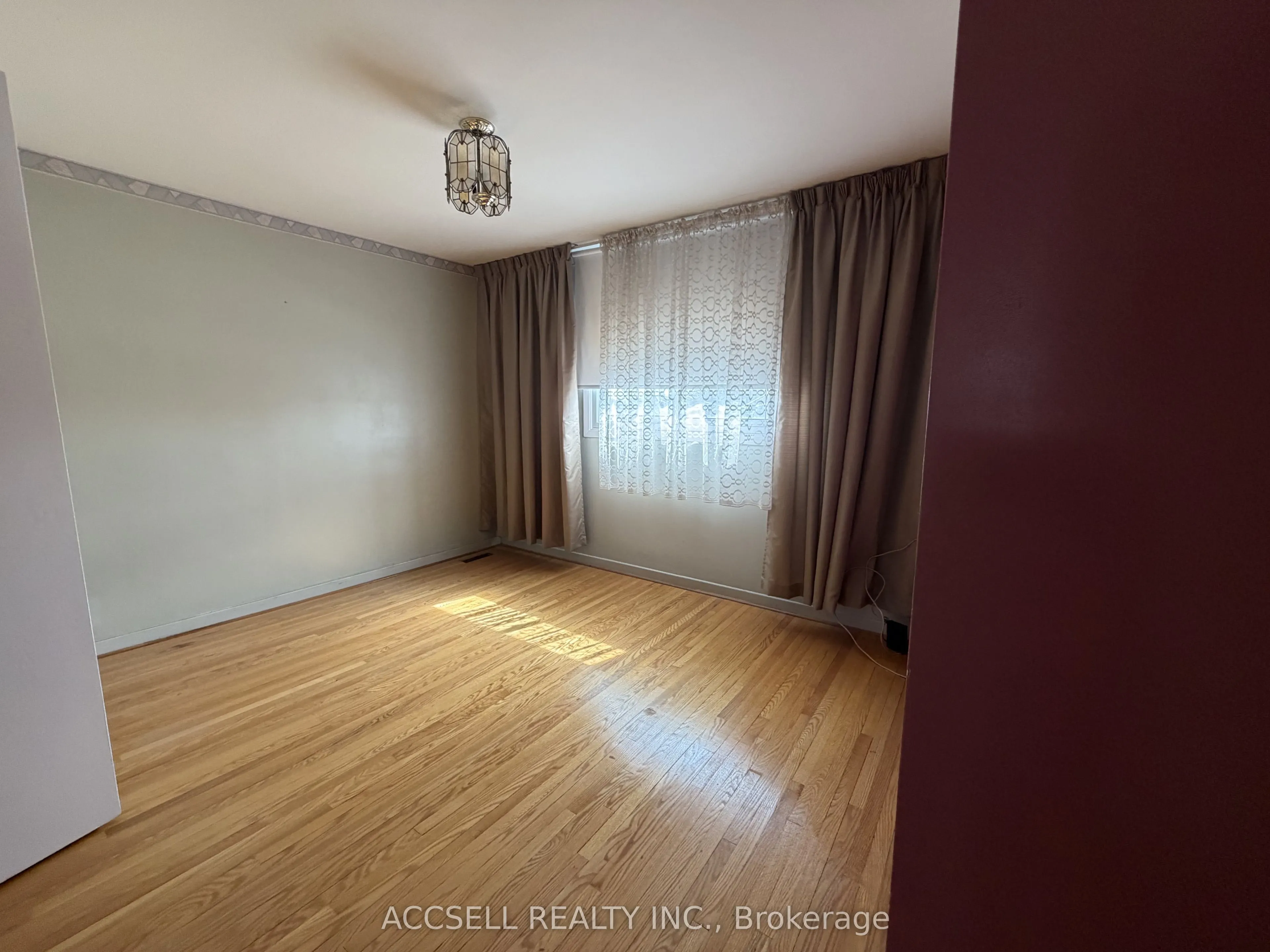 135 Mountainview Road S