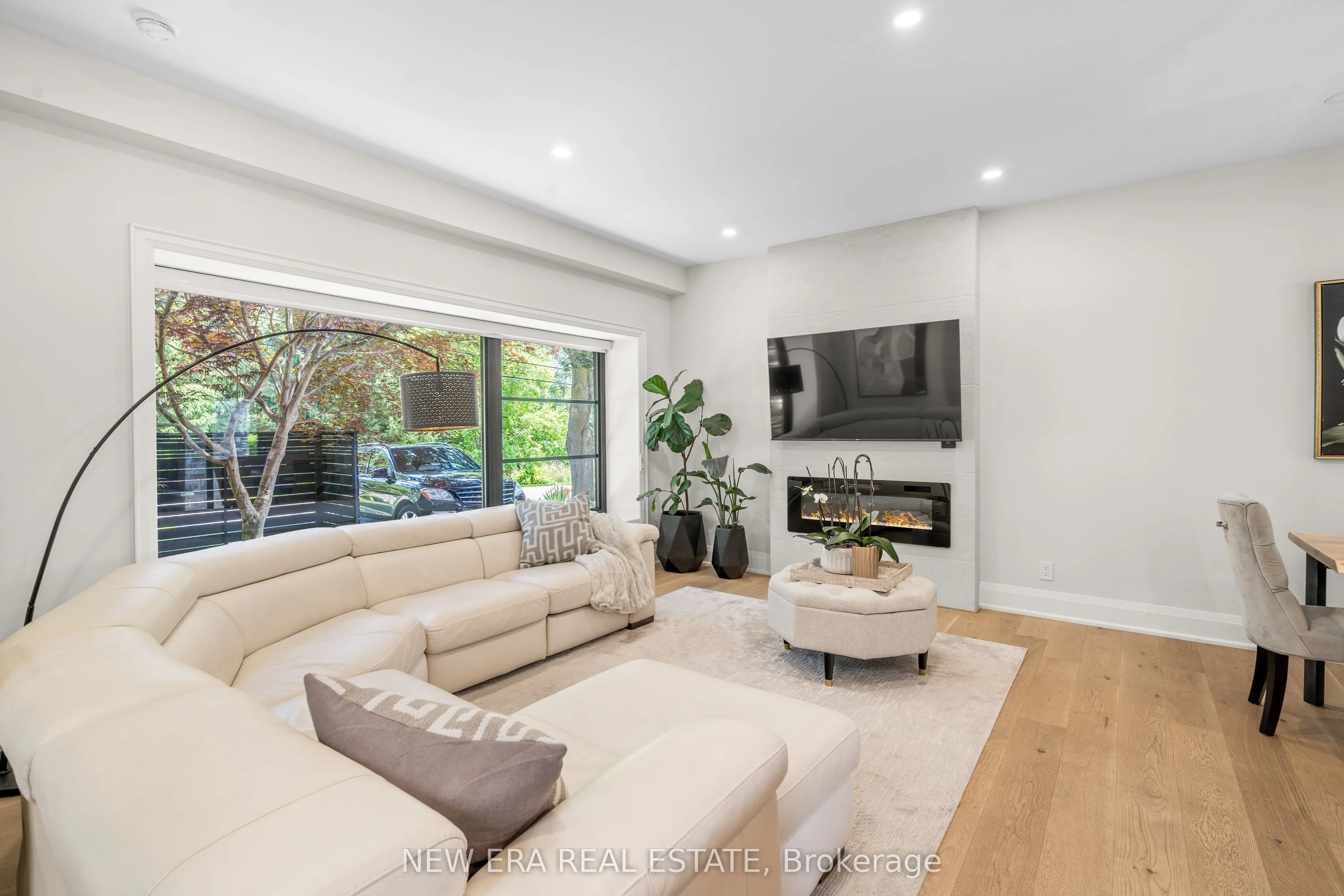 261 Pinetree Way