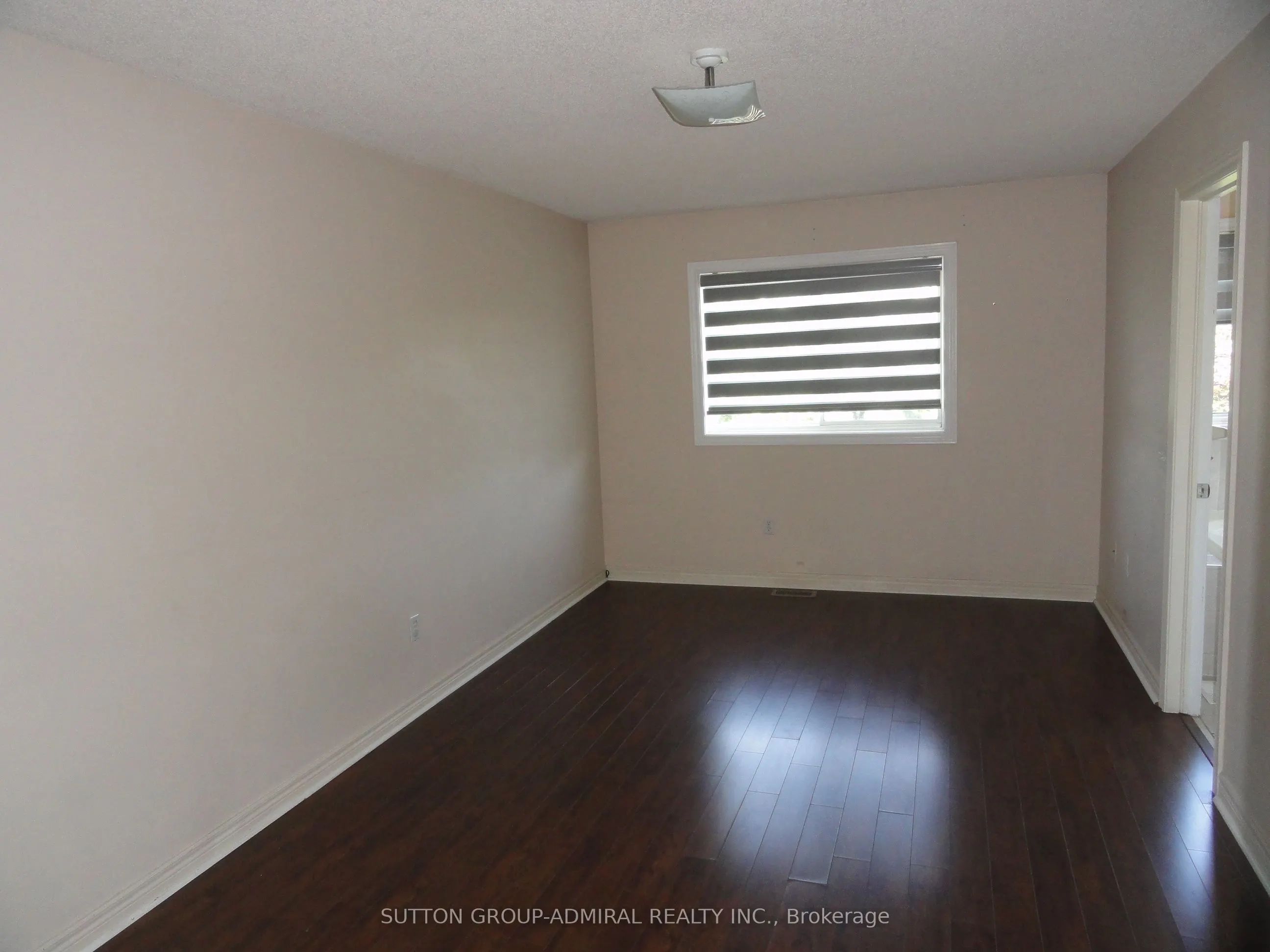 922 Ledbury Crescent