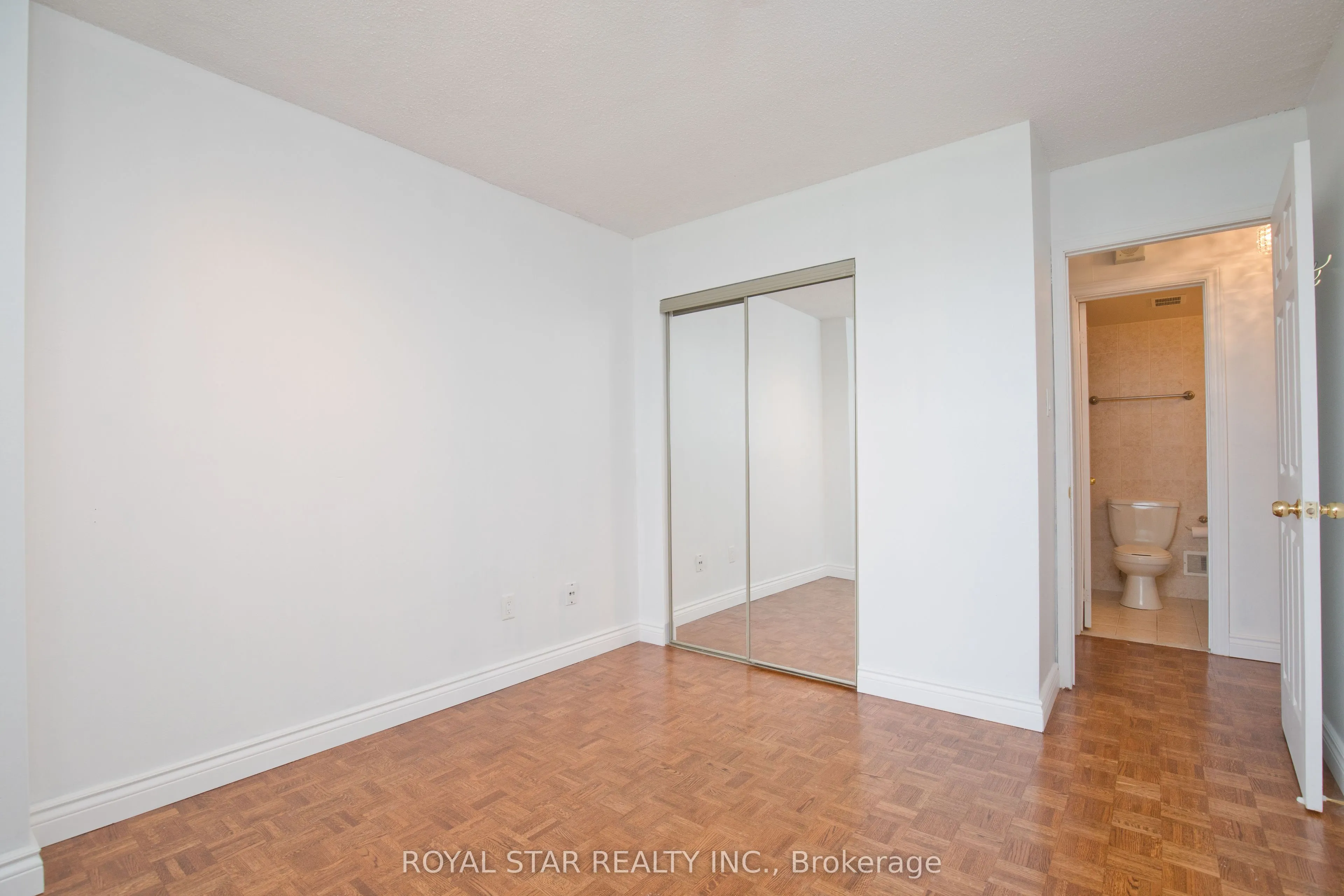 1535 Lakeshore Road E #1607