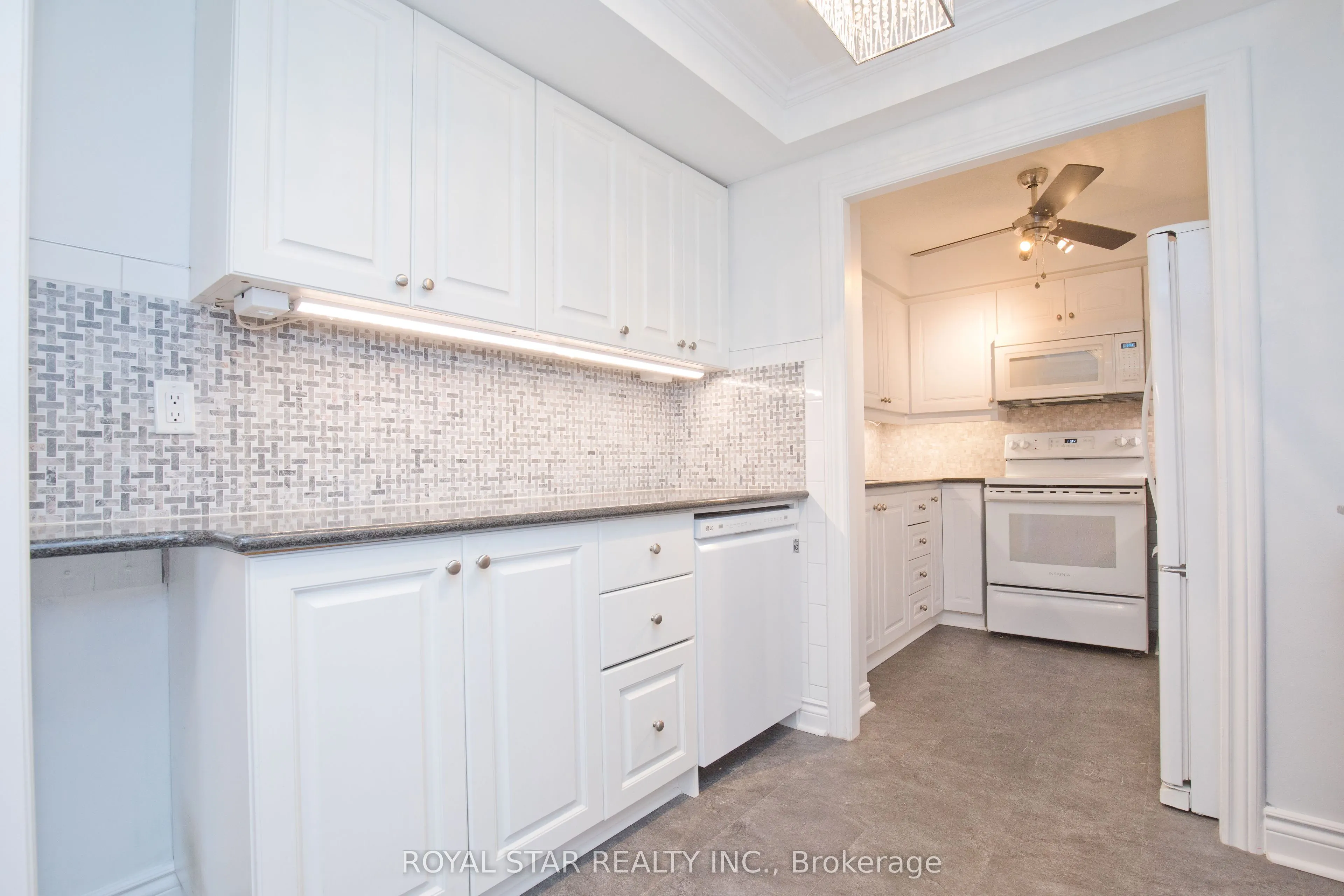 1535 Lakeshore Road E #1607