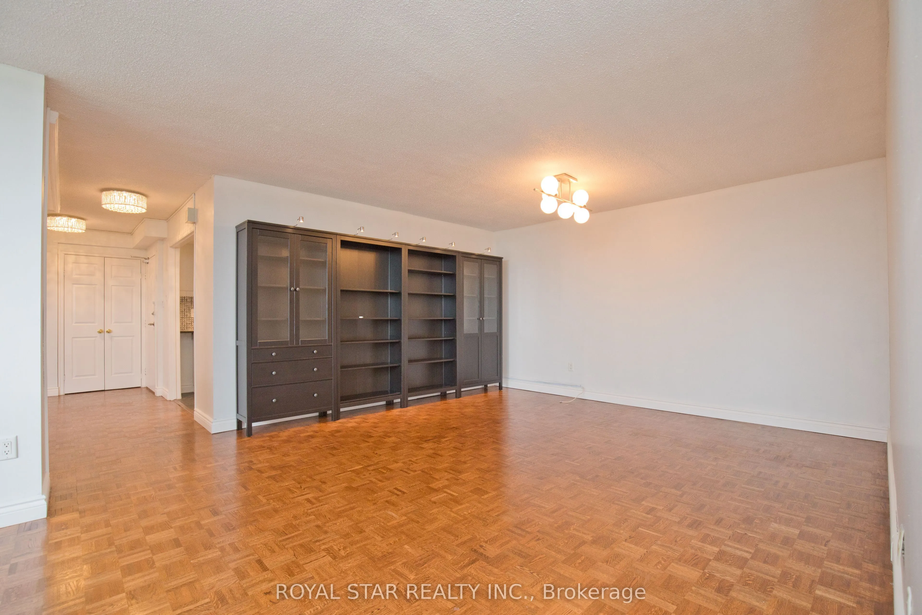 1535 Lakeshore Road E #1607