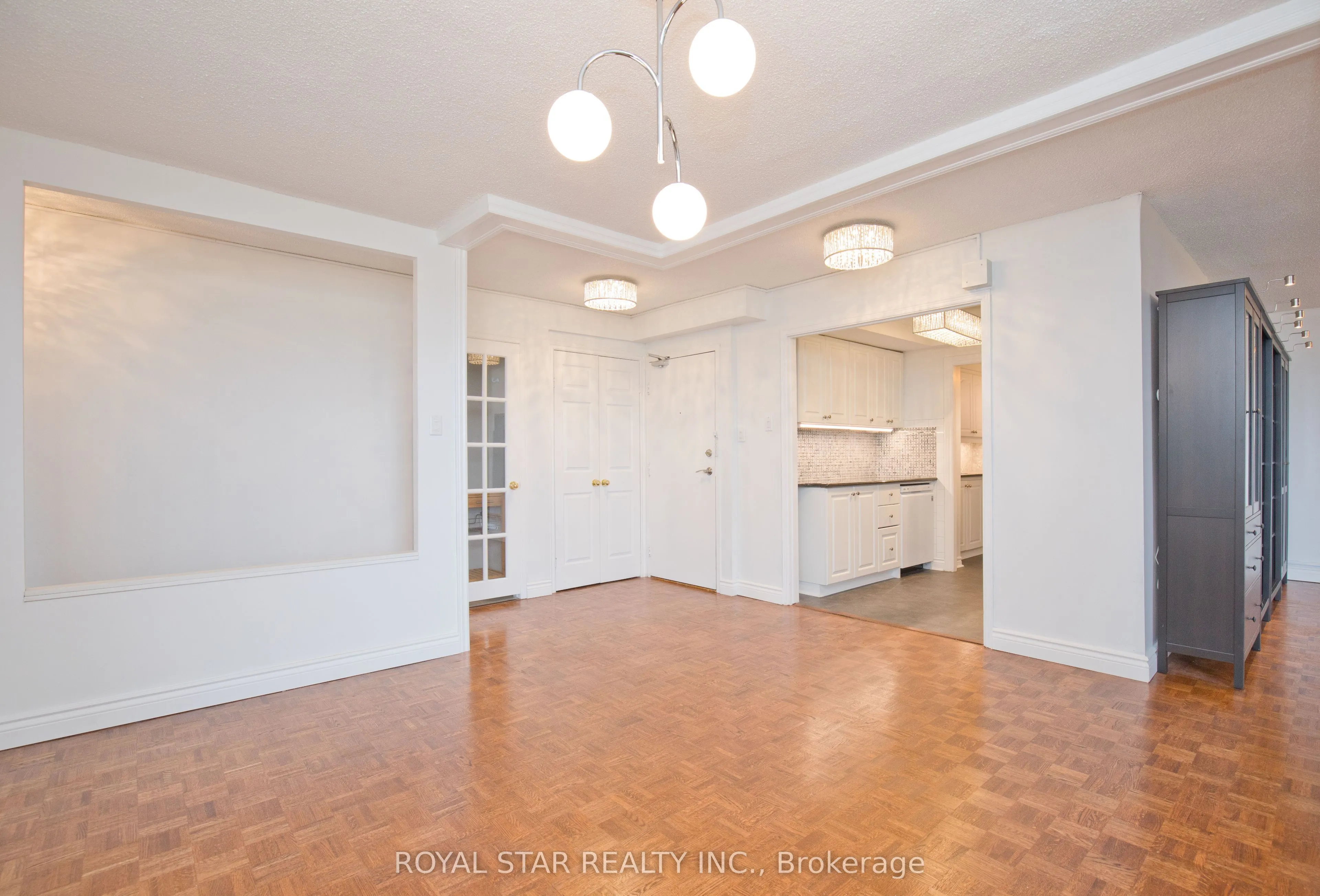 1535 Lakeshore Road E #1607