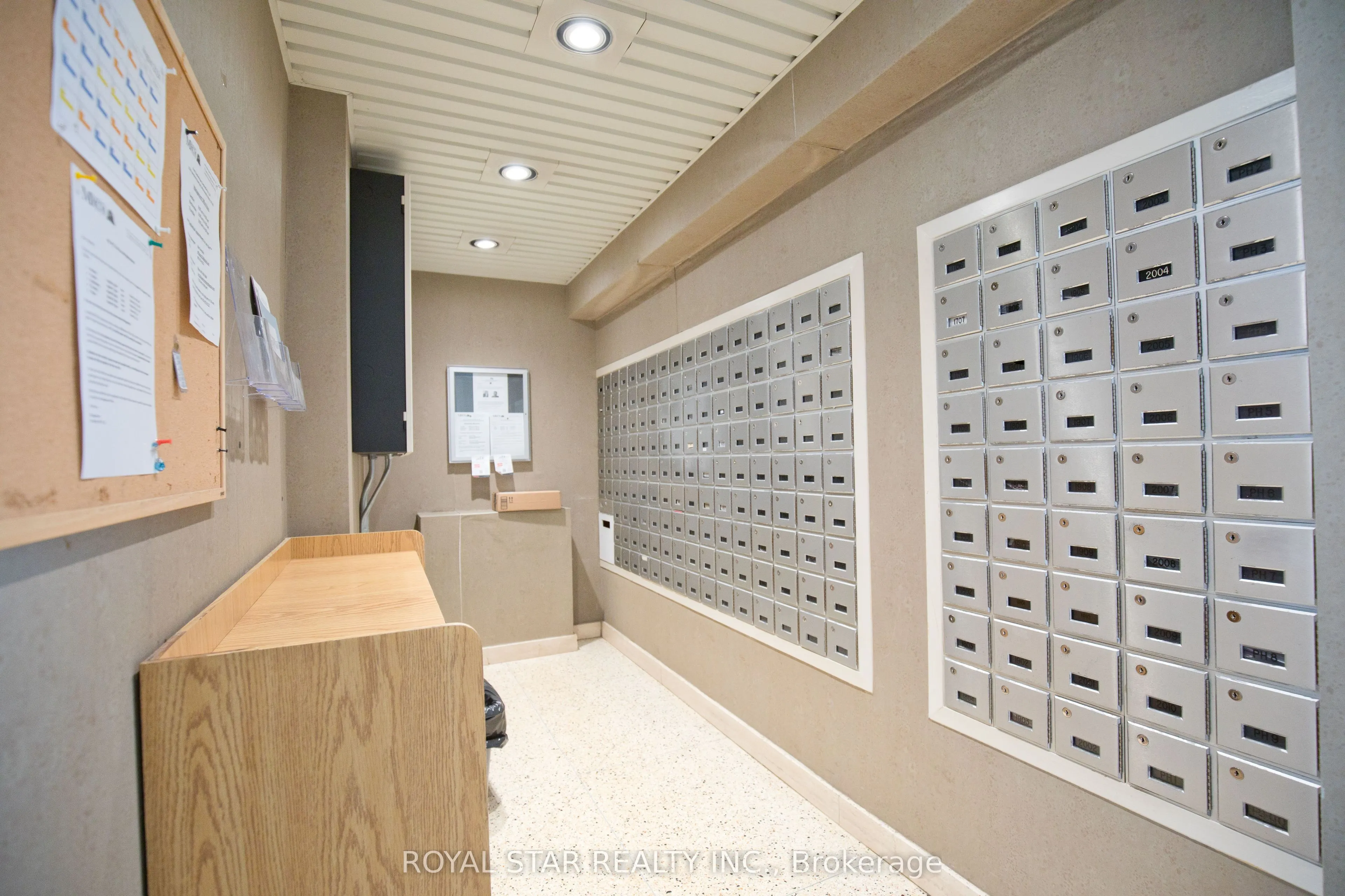 1535 Lakeshore Road E #1607