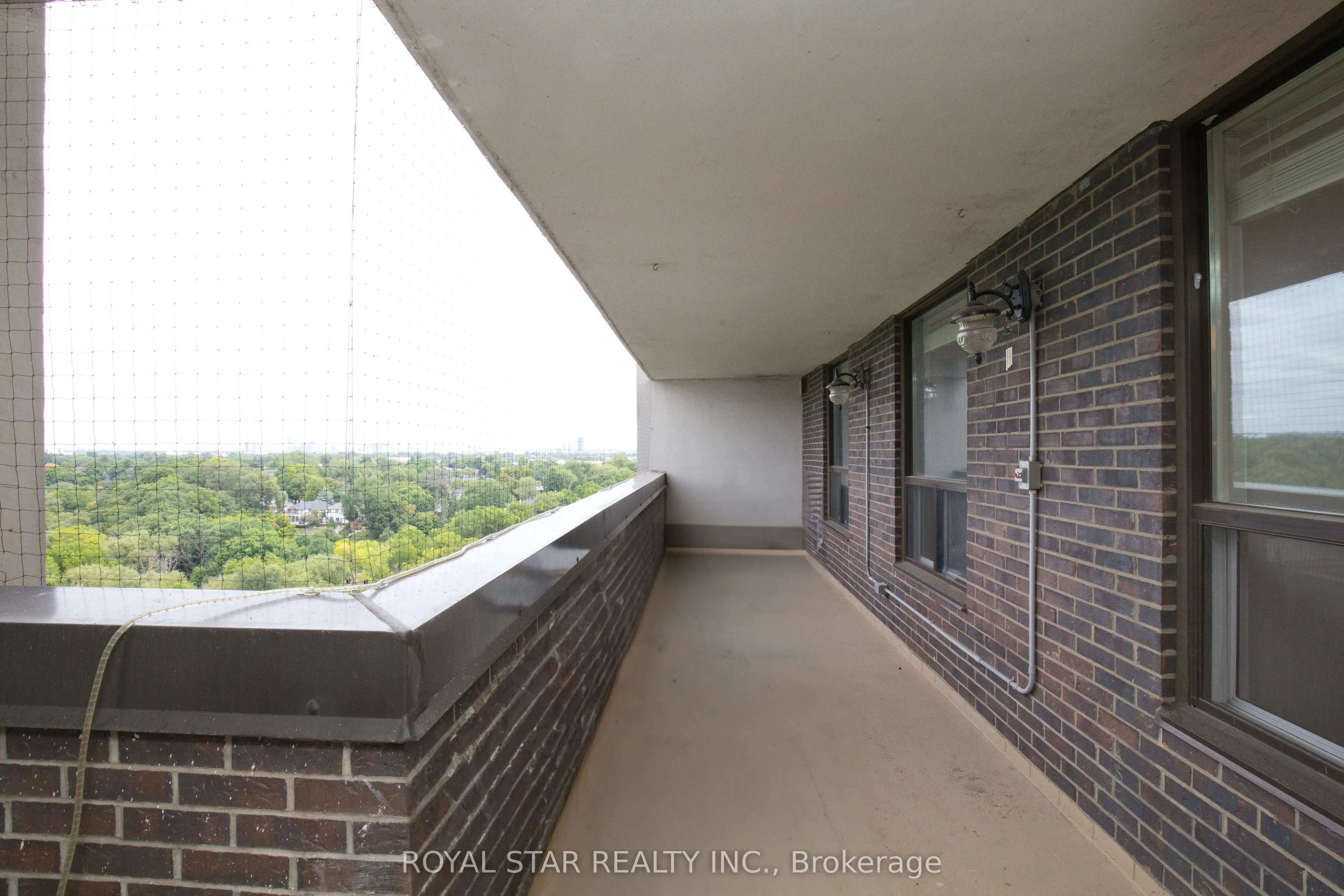 1535 Lakeshore Road E #1607