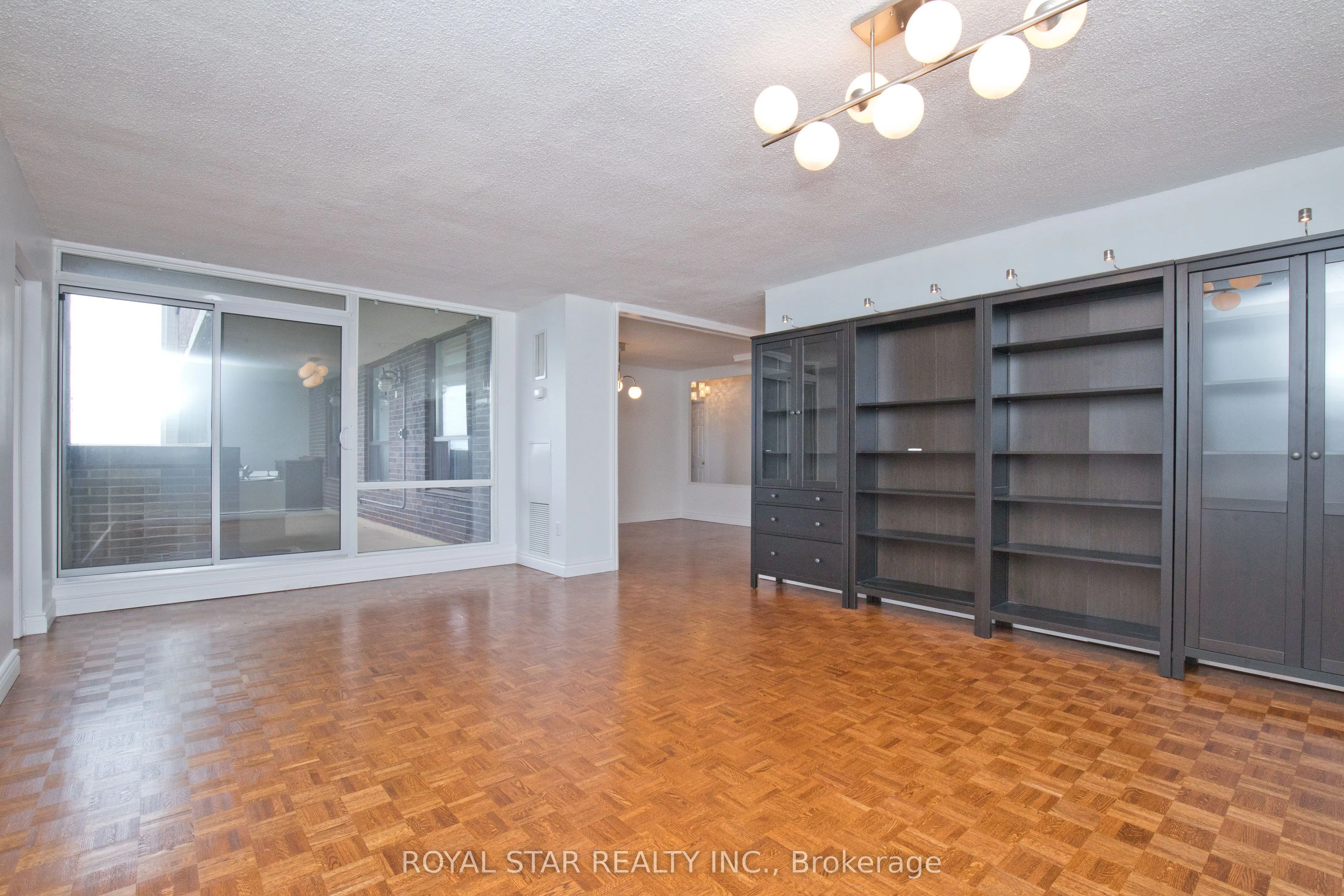 1535 Lakeshore Road E #1607