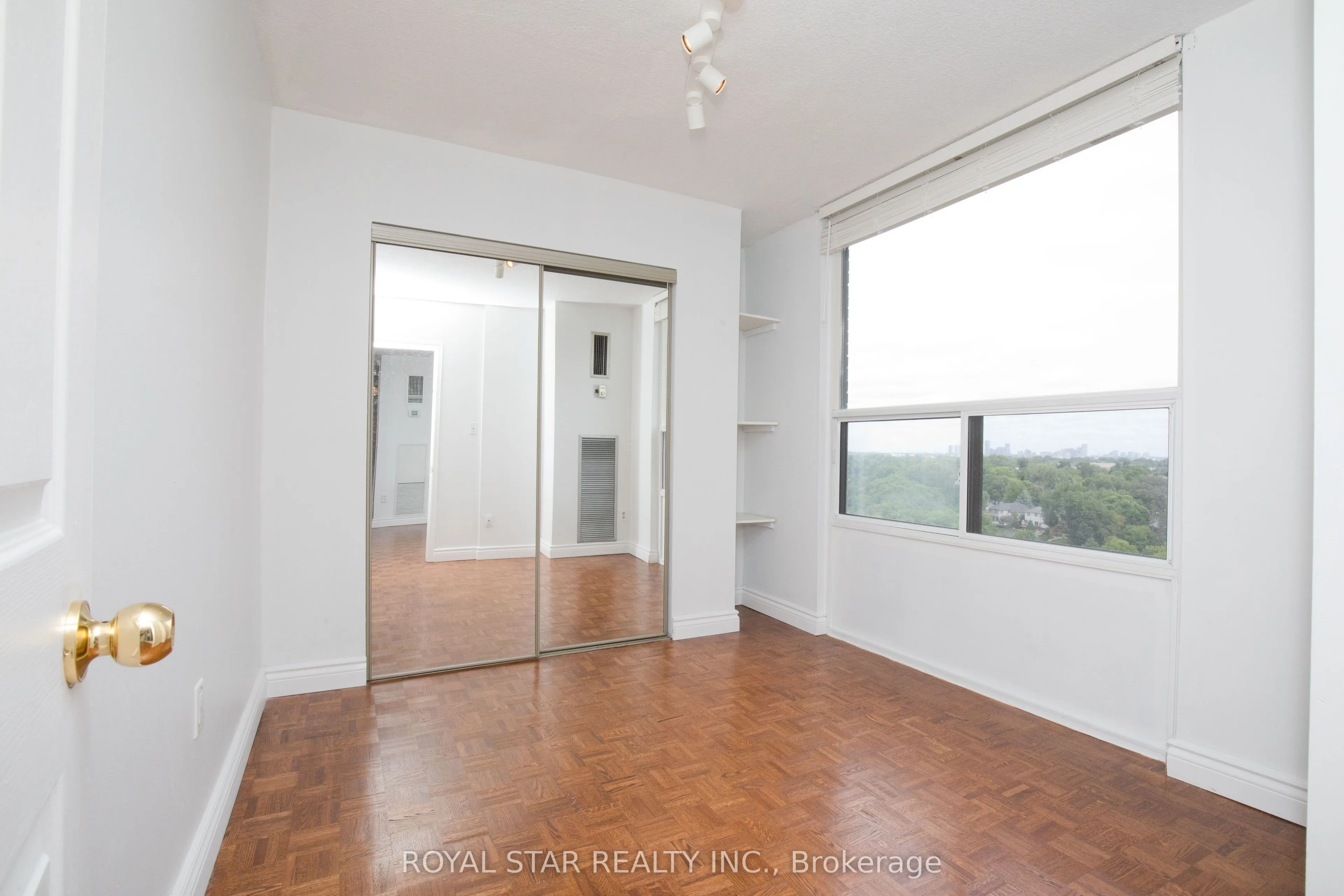 1535 Lakeshore Road E #1607