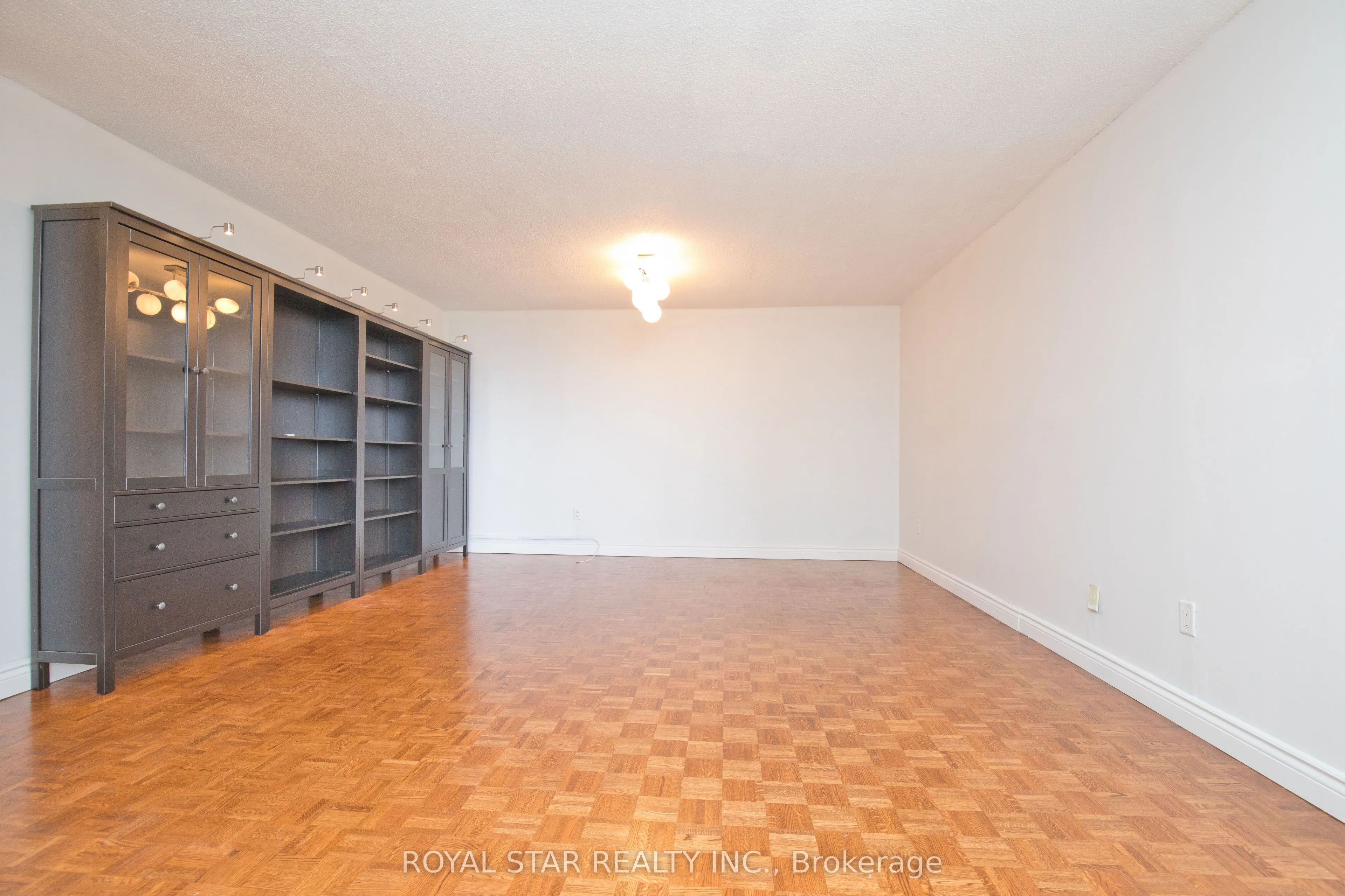 1535 Lakeshore Road E #1607