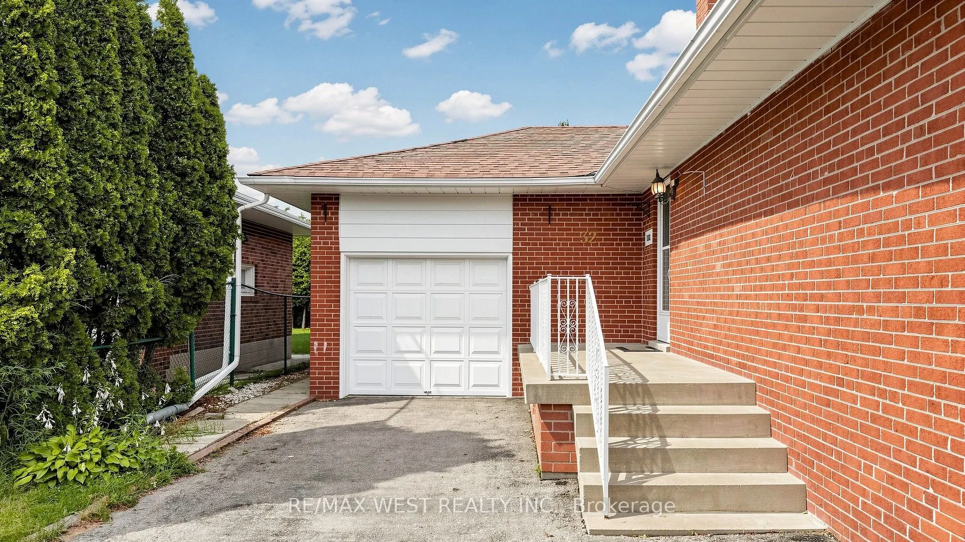 32 Allonsius Drive