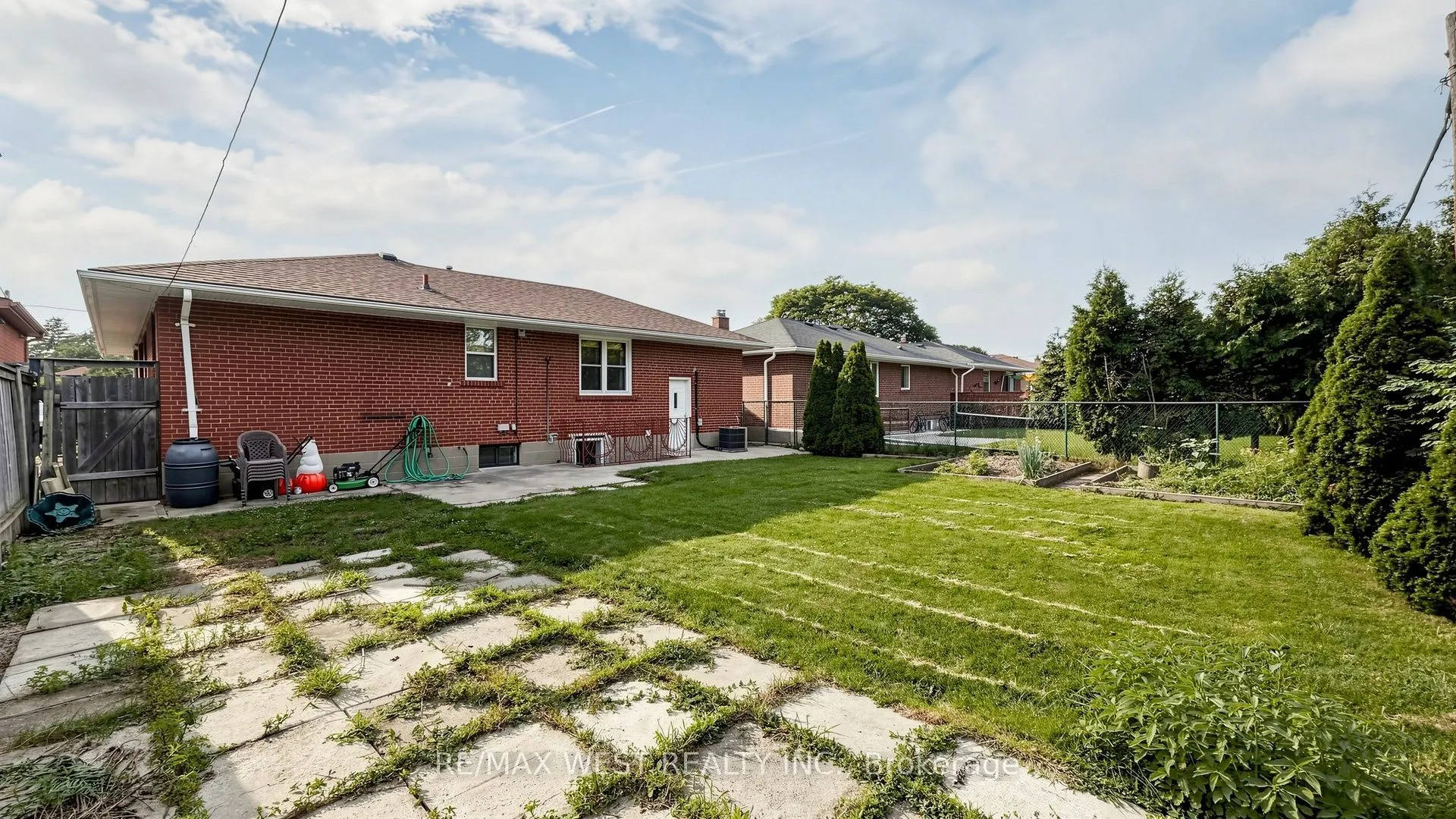 32 Allonsius Drive