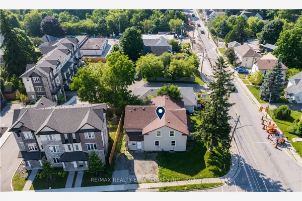 29 Main Street S