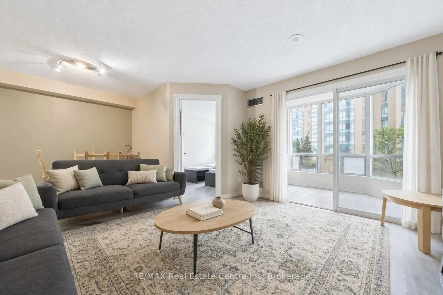155 HILLCREST Avenue #302