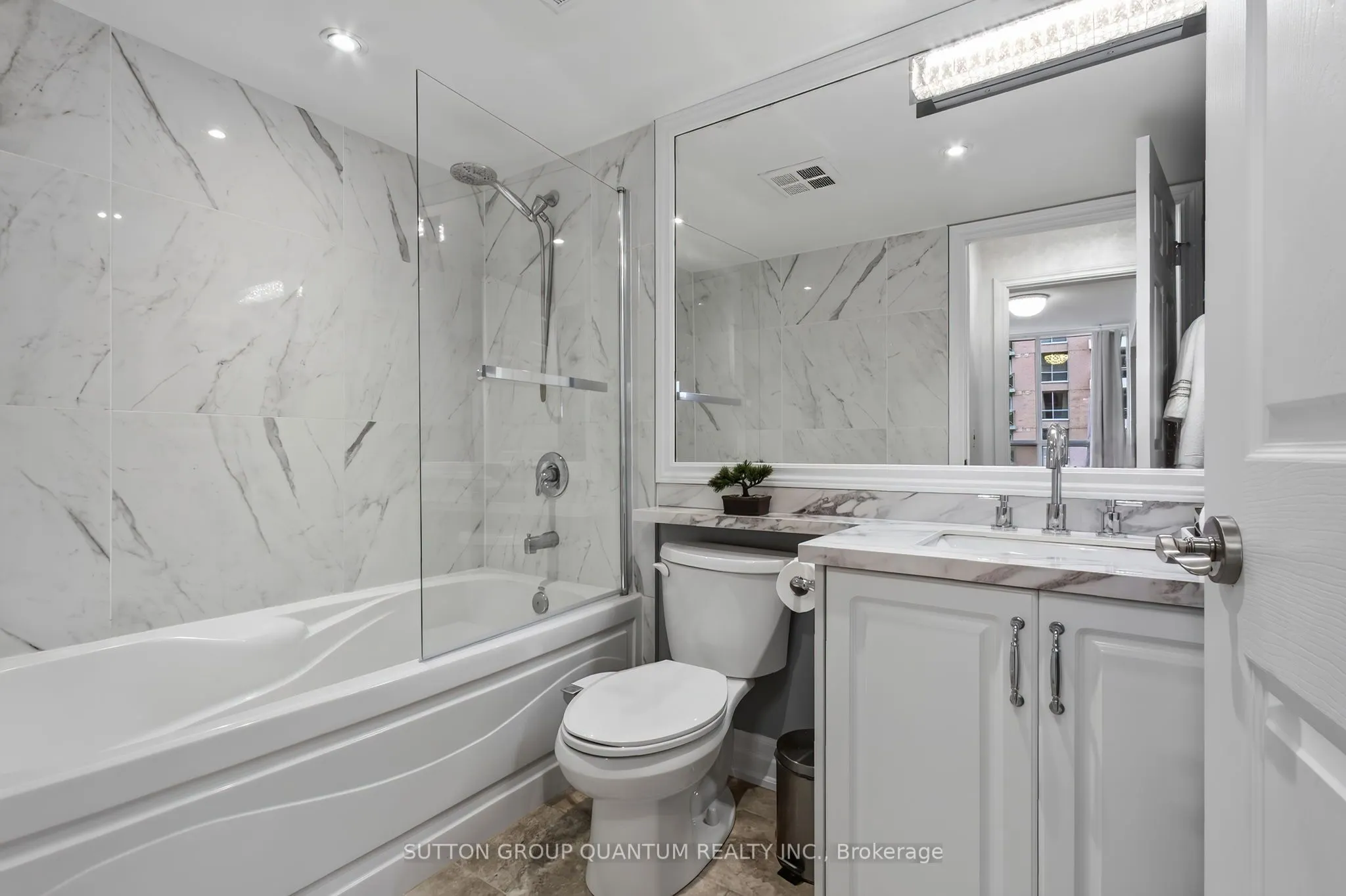 5233 Dundas Street W #723