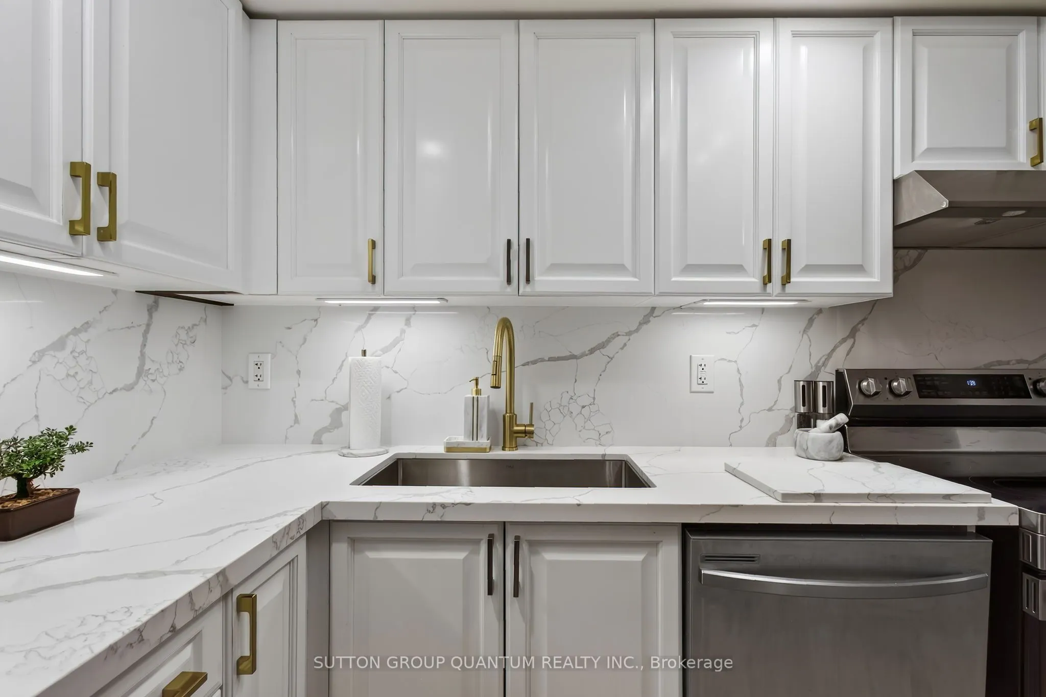5233 Dundas Street W #723