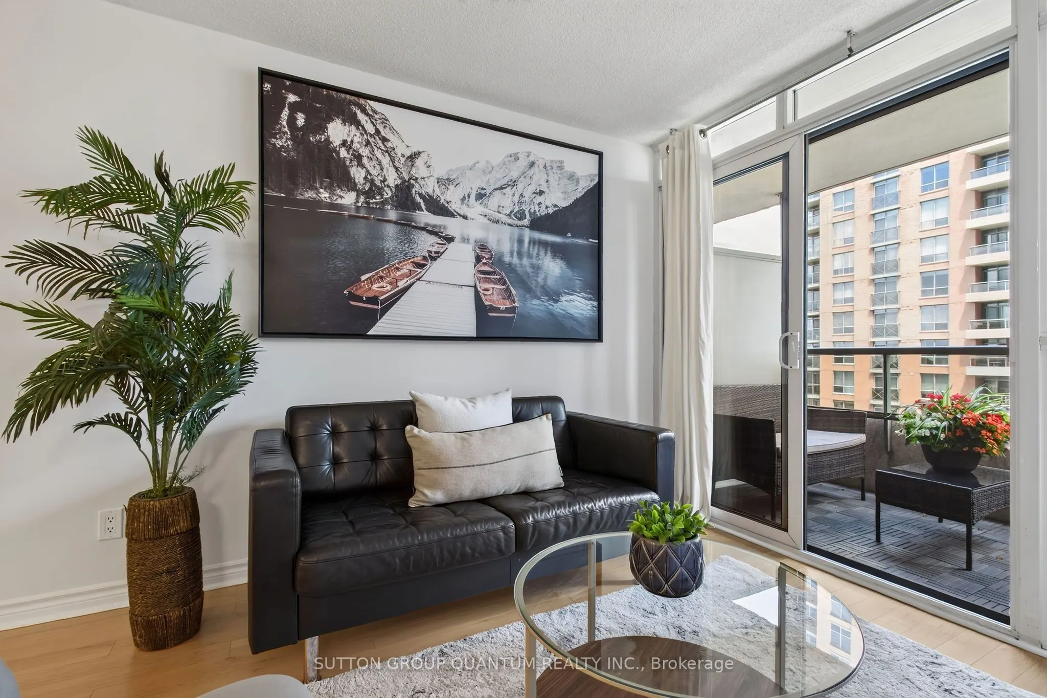 5233 Dundas Street W #723