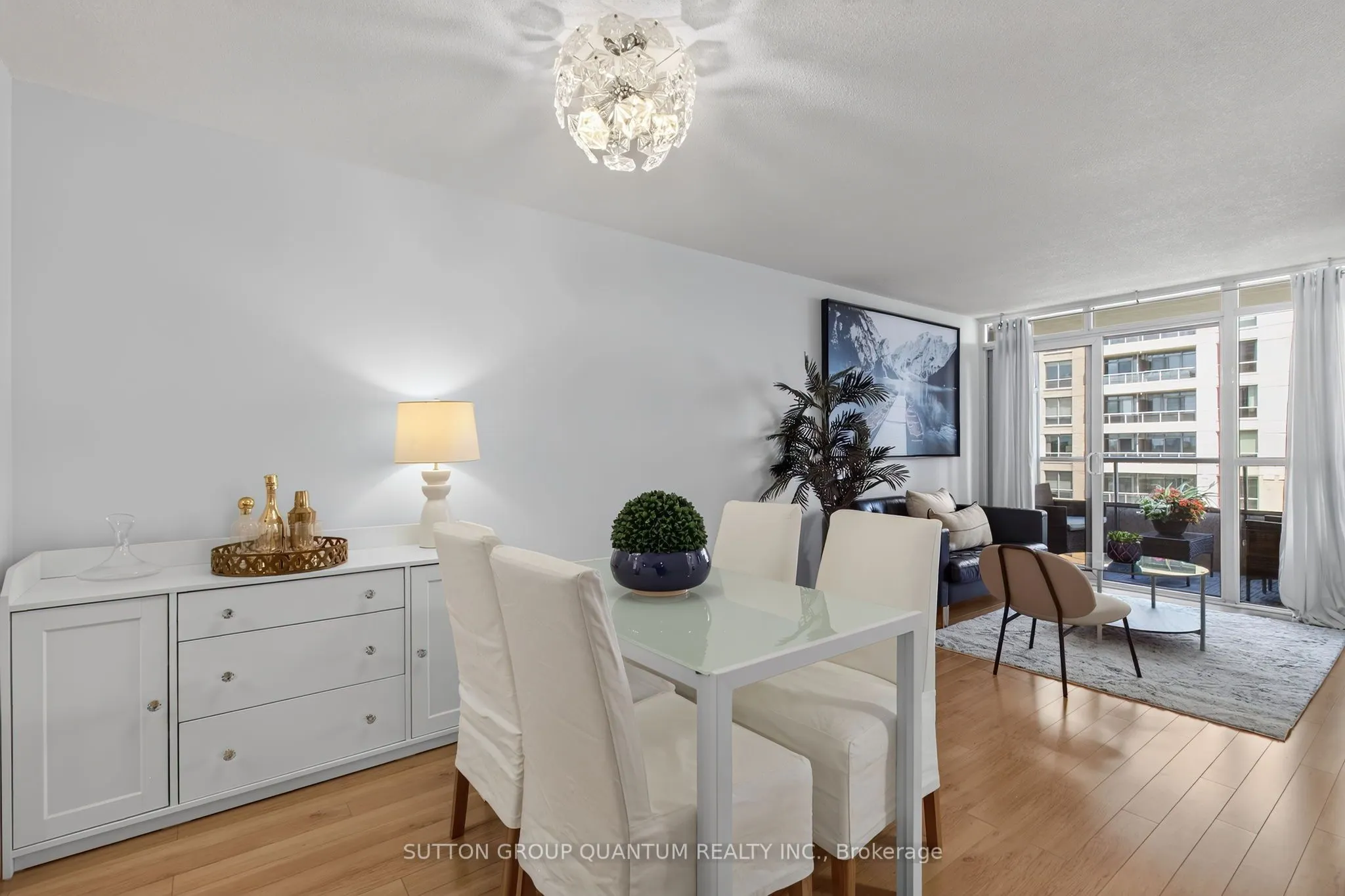 5233 Dundas Street W #723