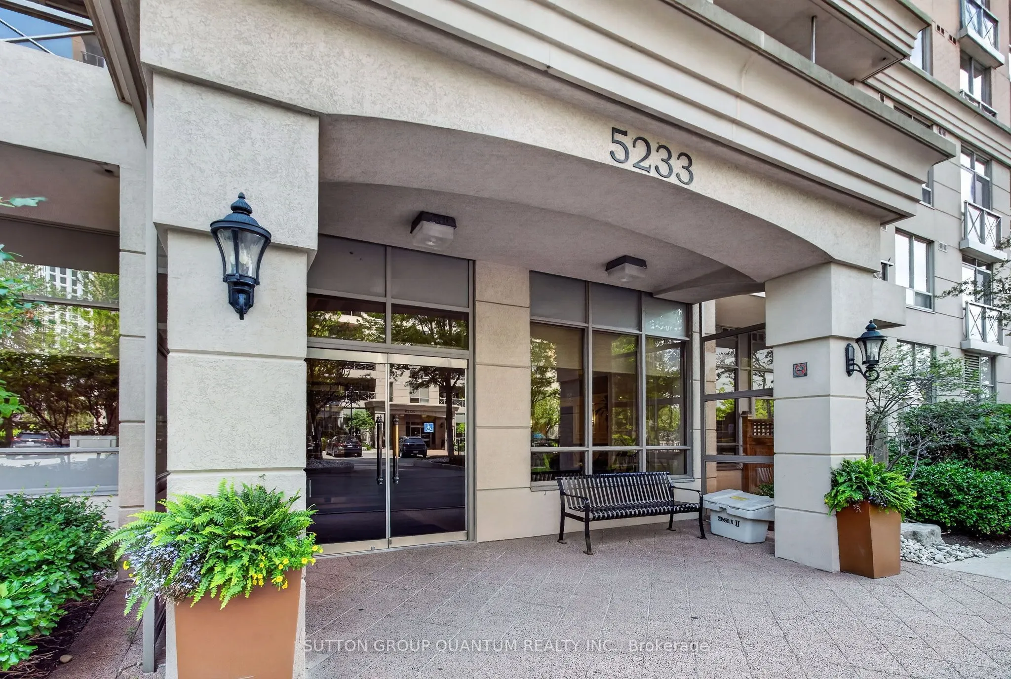 5233 Dundas Street W #723