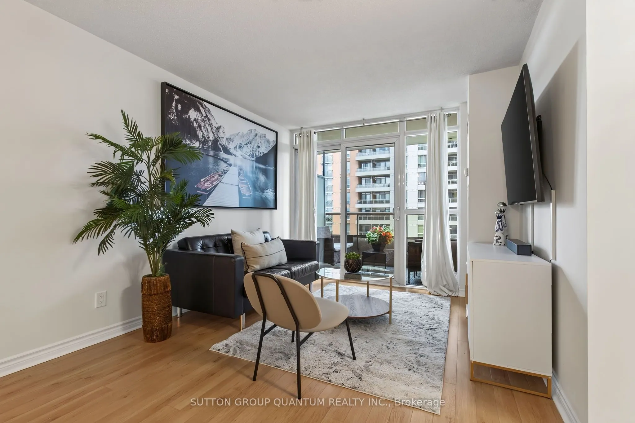 5233 Dundas Street W #723