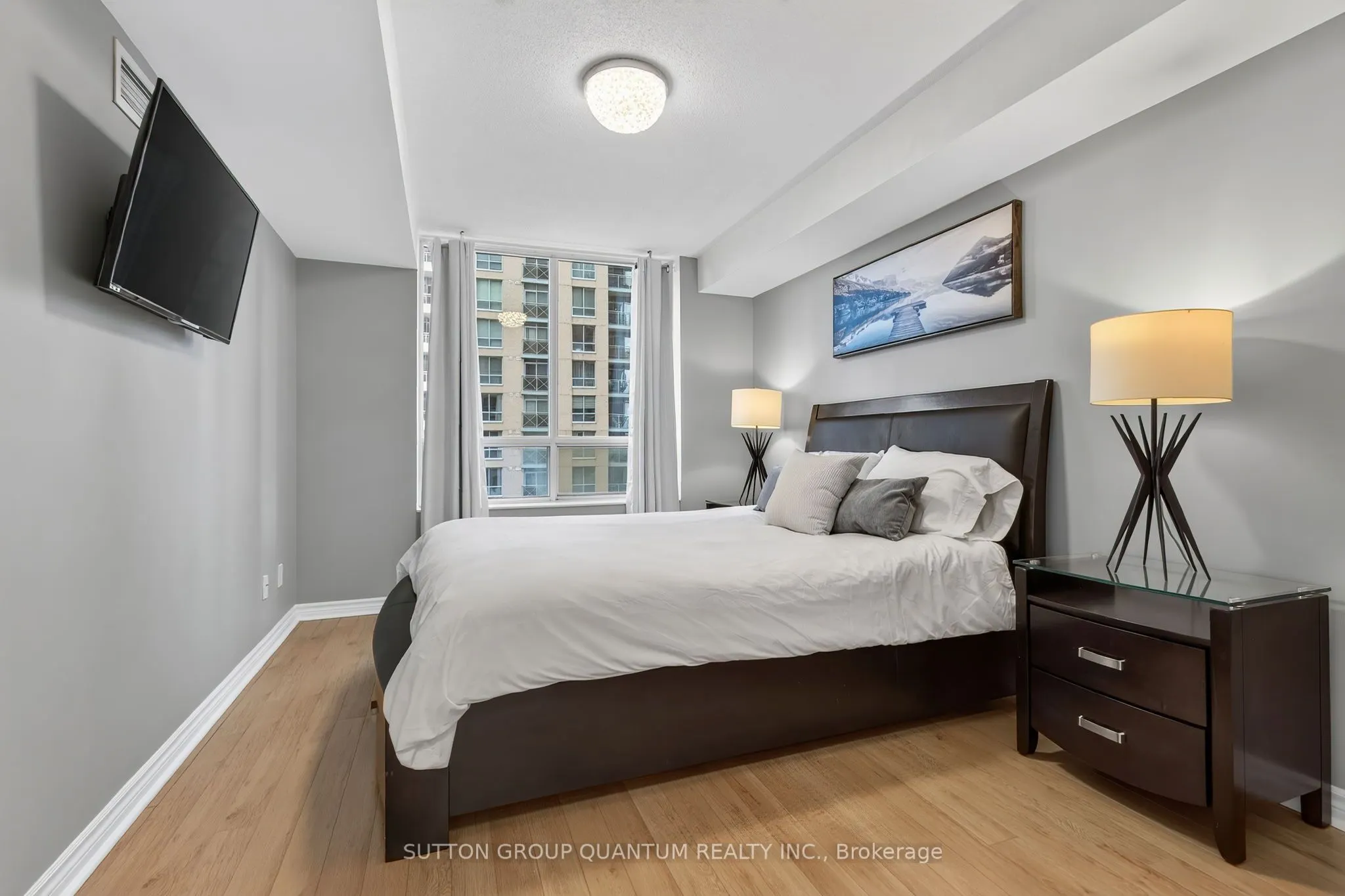 5233 Dundas Street W #723