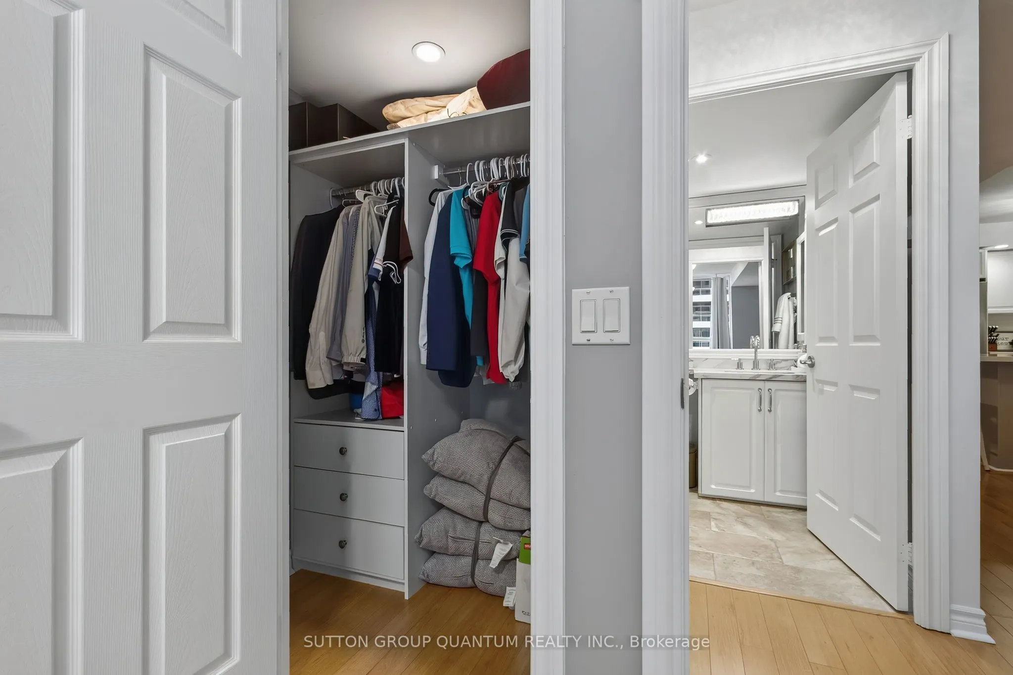 5233 Dundas Street W #723