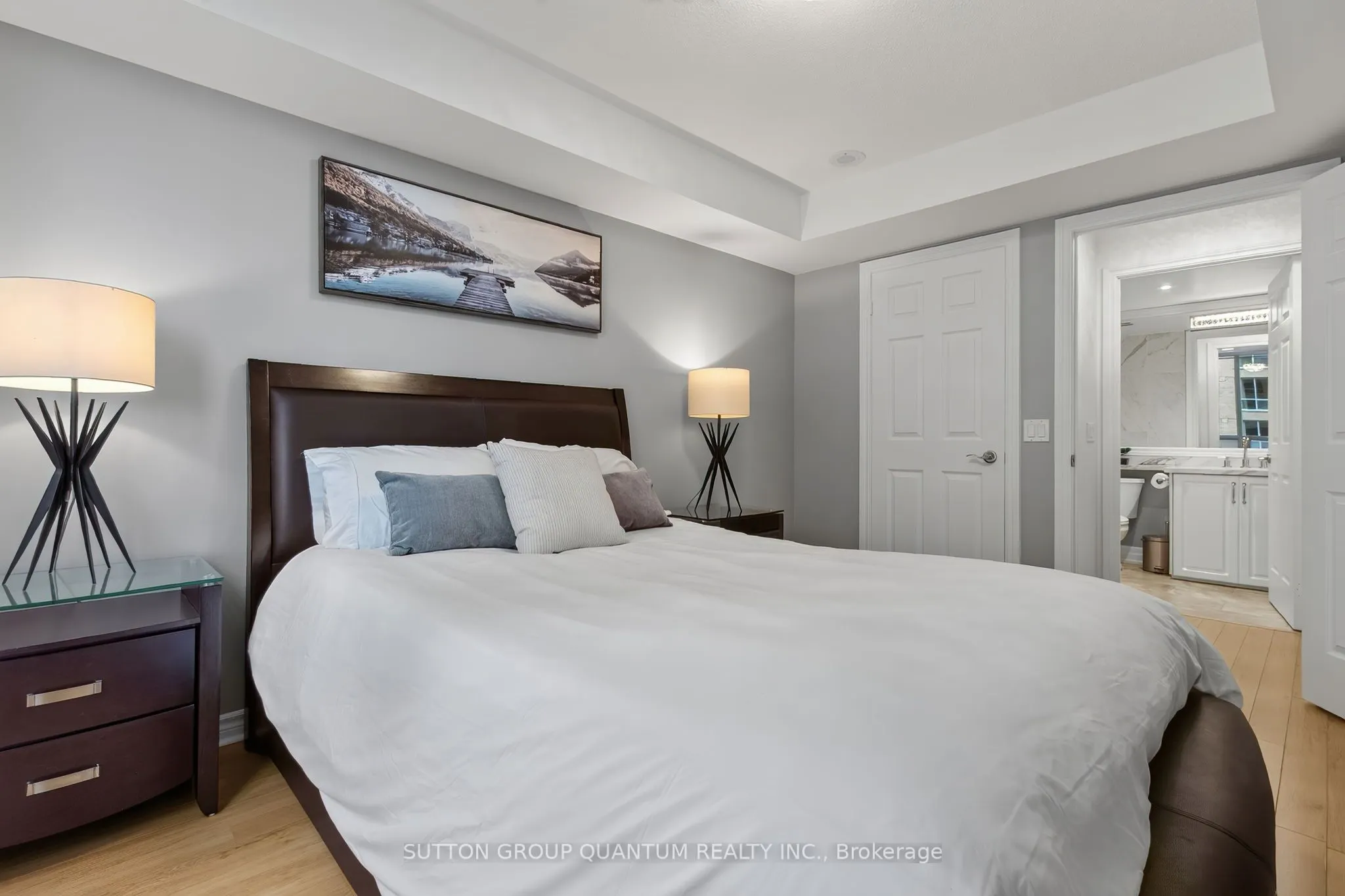5233 Dundas Street W #723