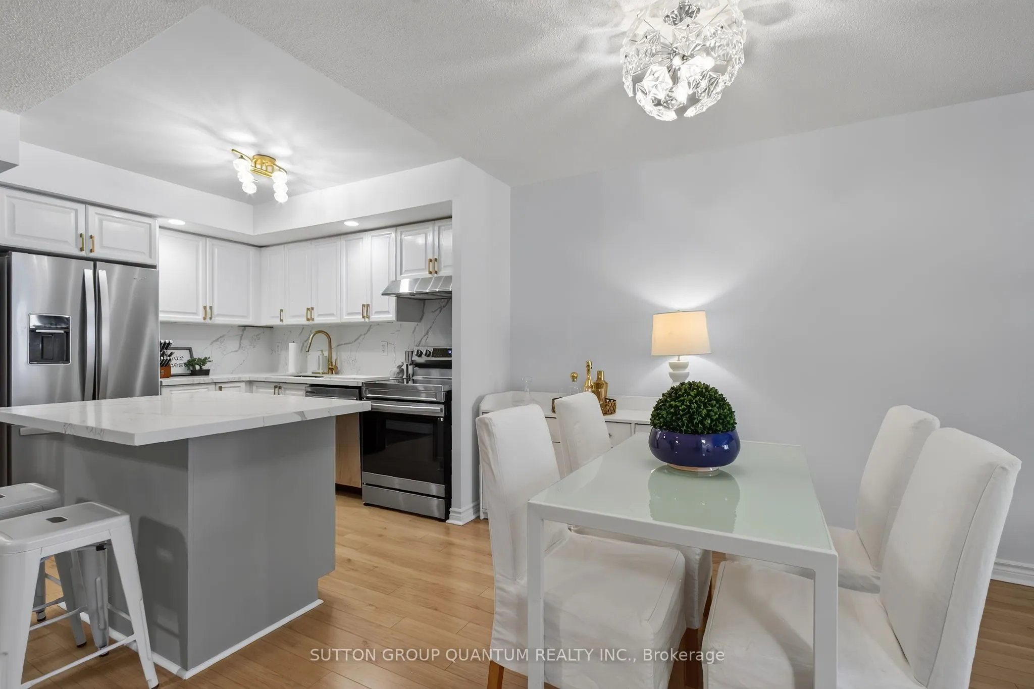 5233 Dundas Street W #723