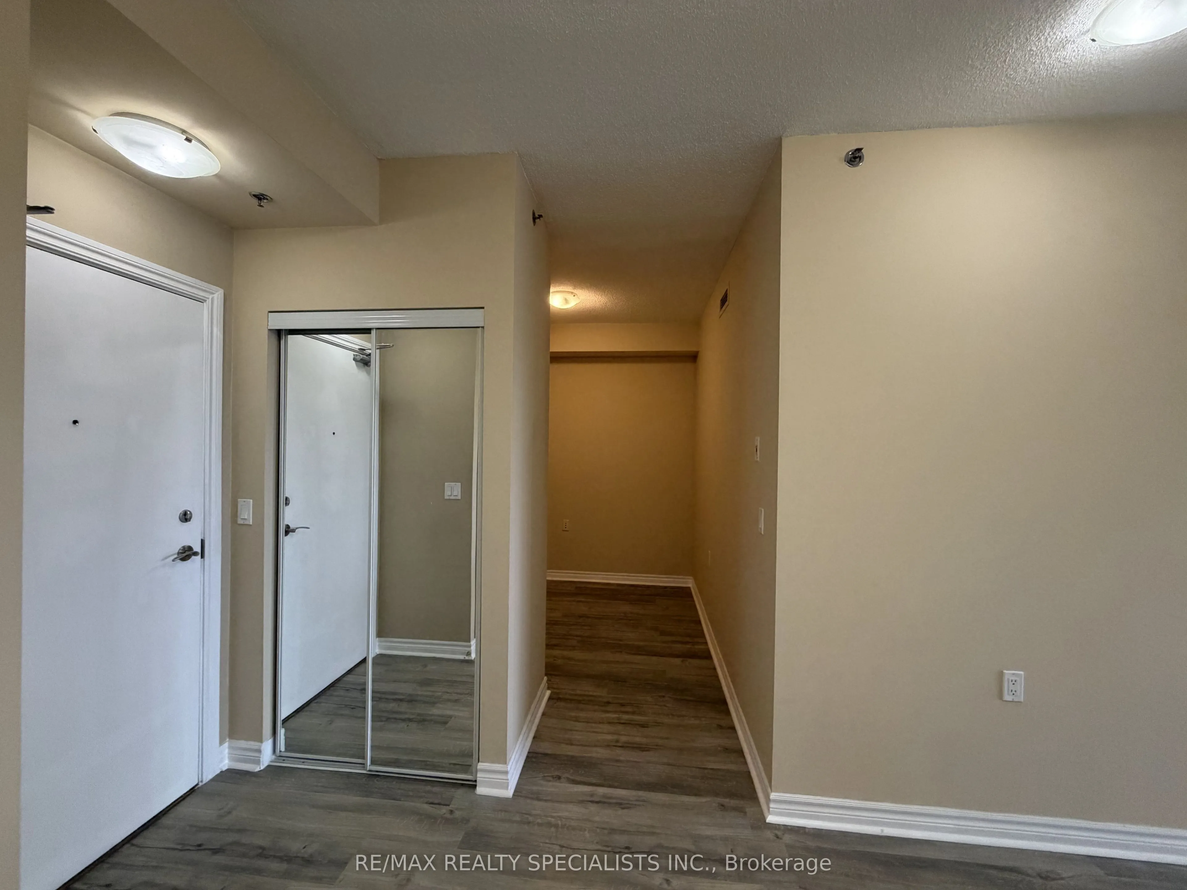 810 Scollard Court #1007