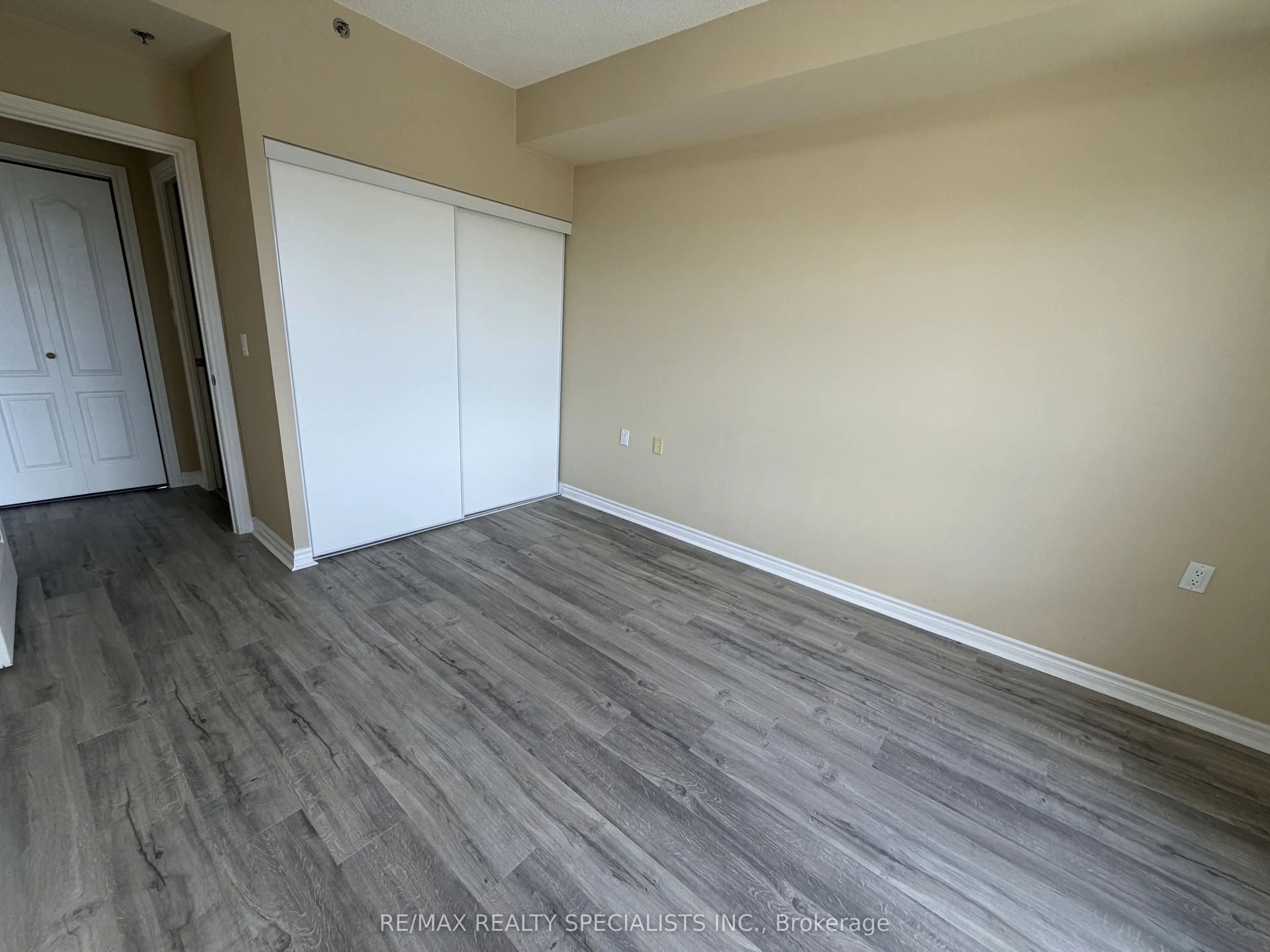 810 Scollard Court #1007