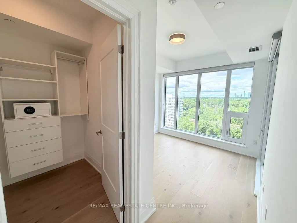 21 Park Street E #1507