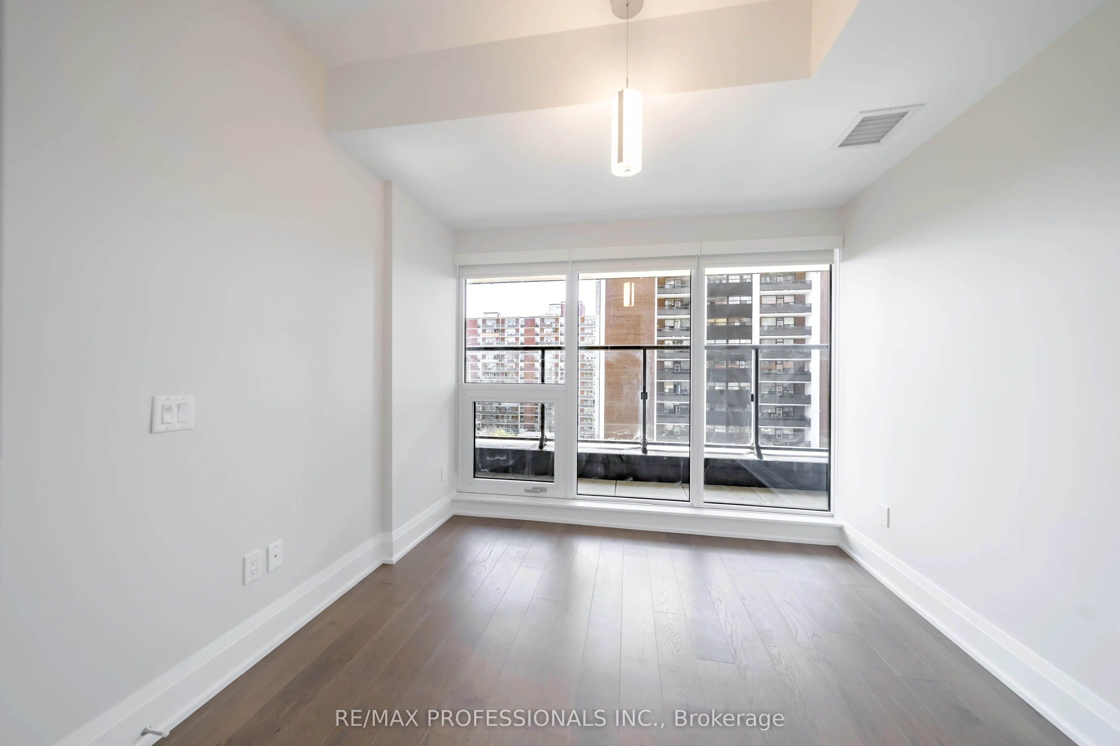 21 Park Street E #816