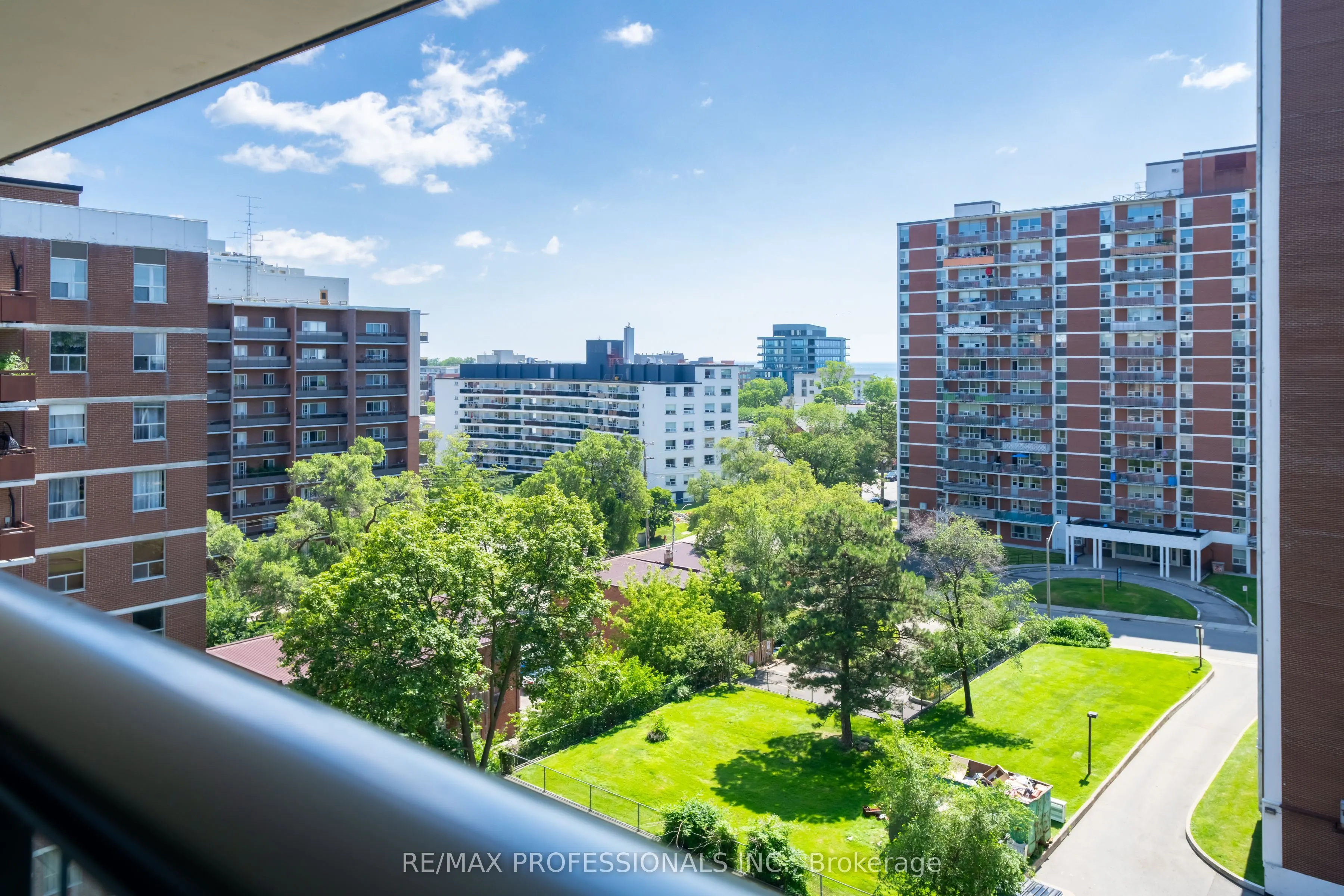 21 Park Street E #816