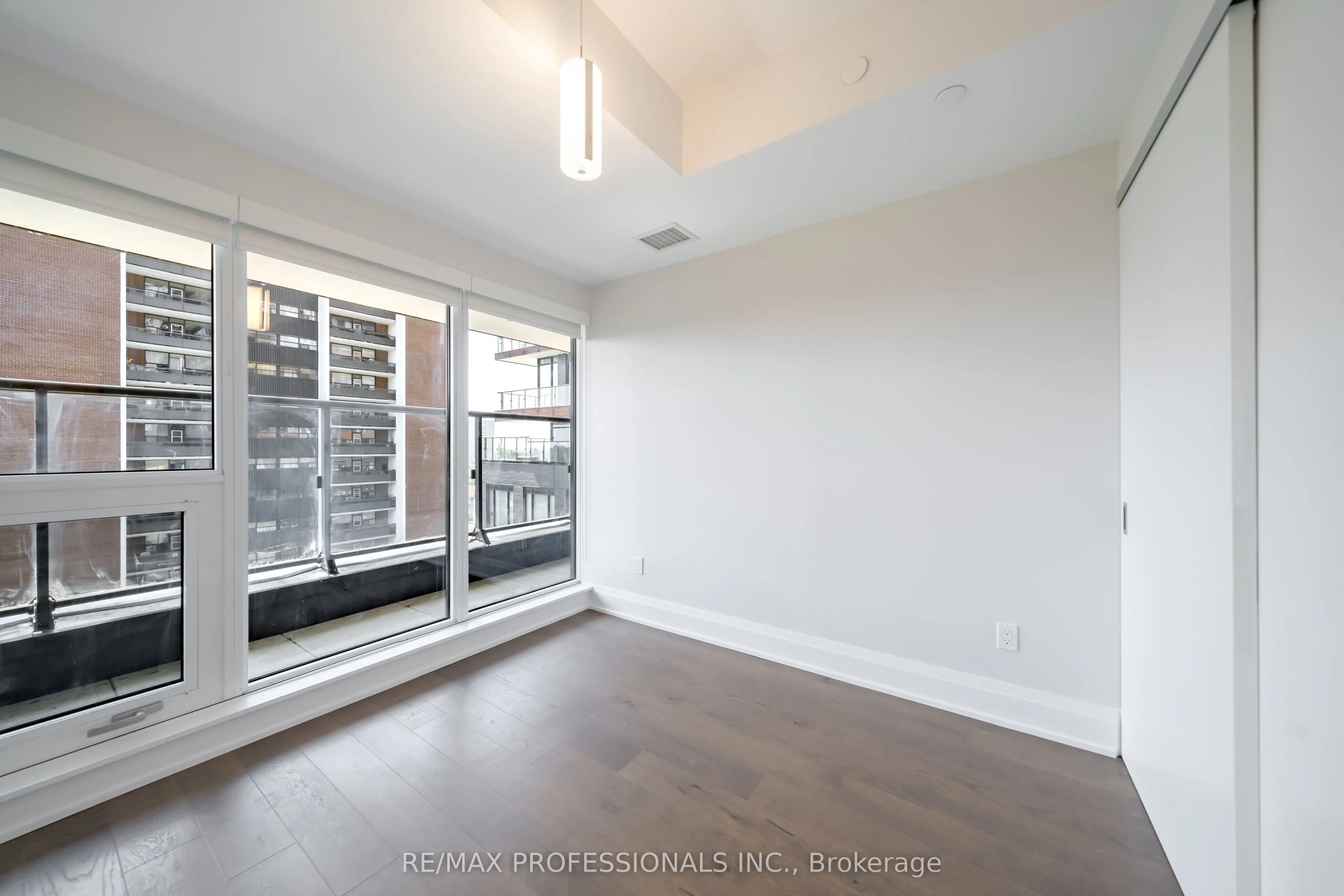 21 Park Street E #816