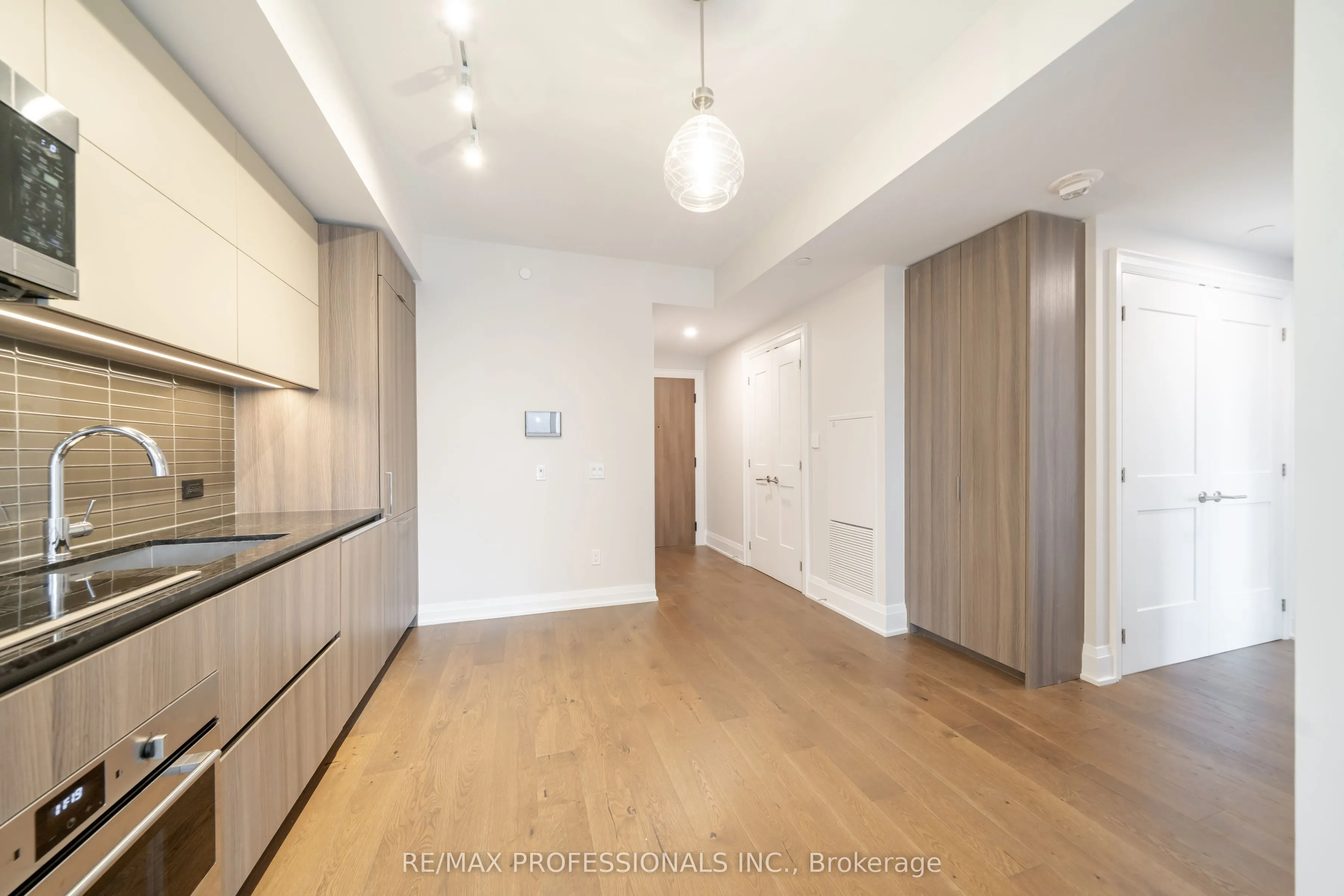 21 Park Street E #816