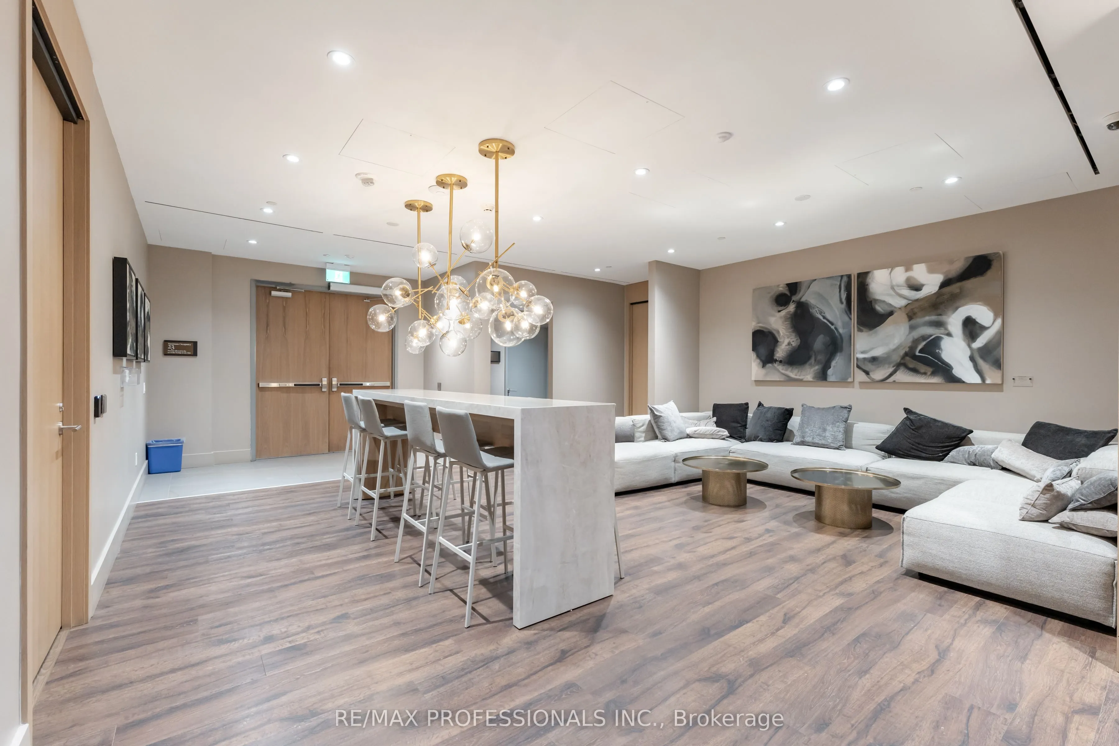 21 Park Street E #816