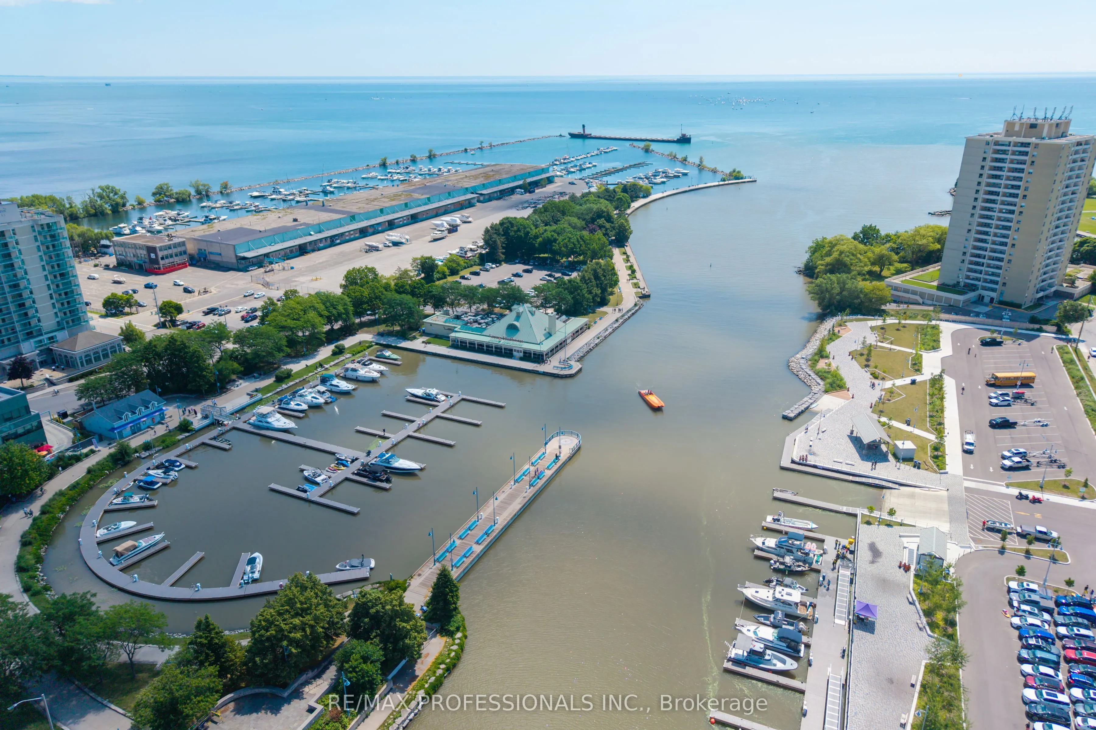 21 Park Street E #816
