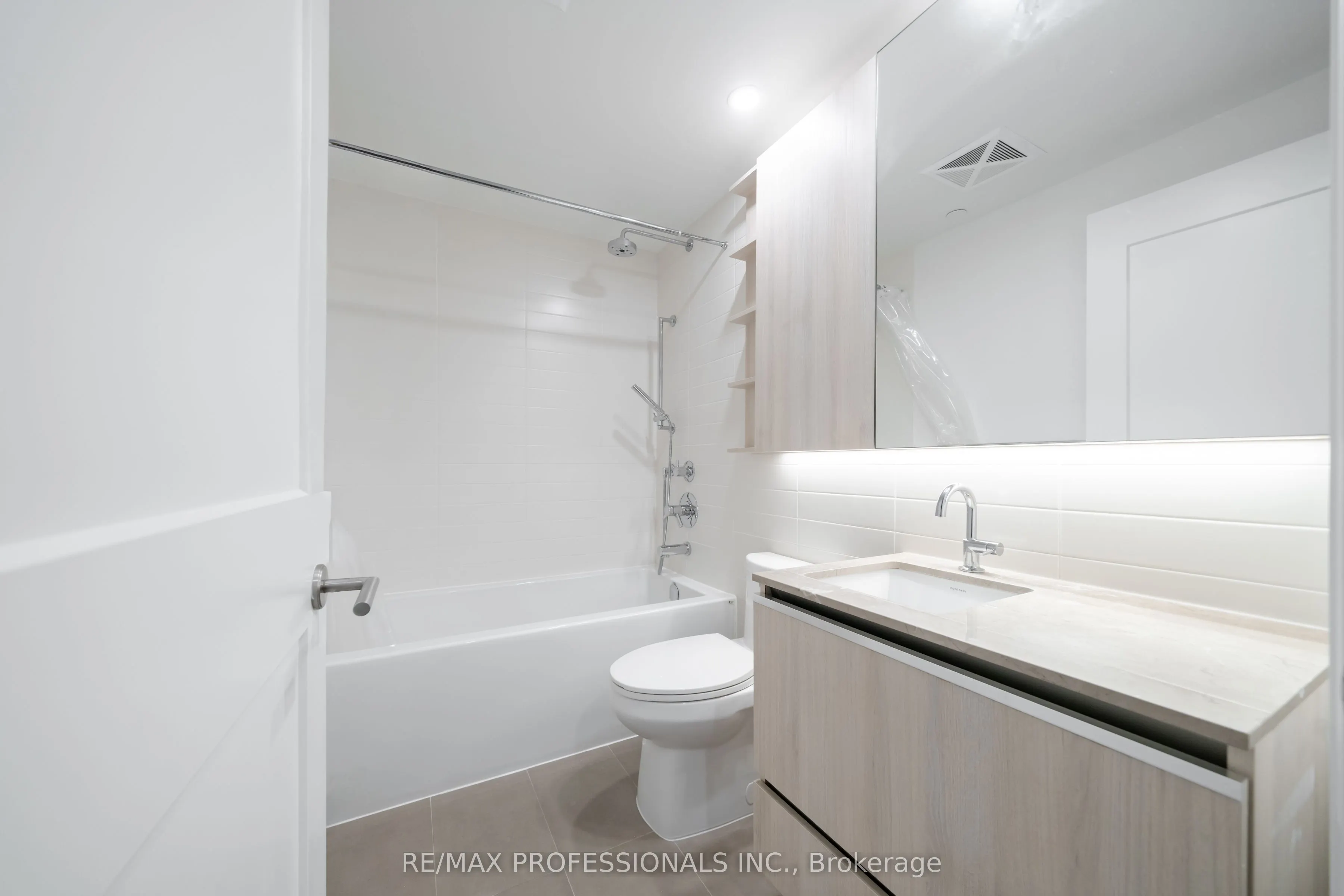 21 Park Street E #816