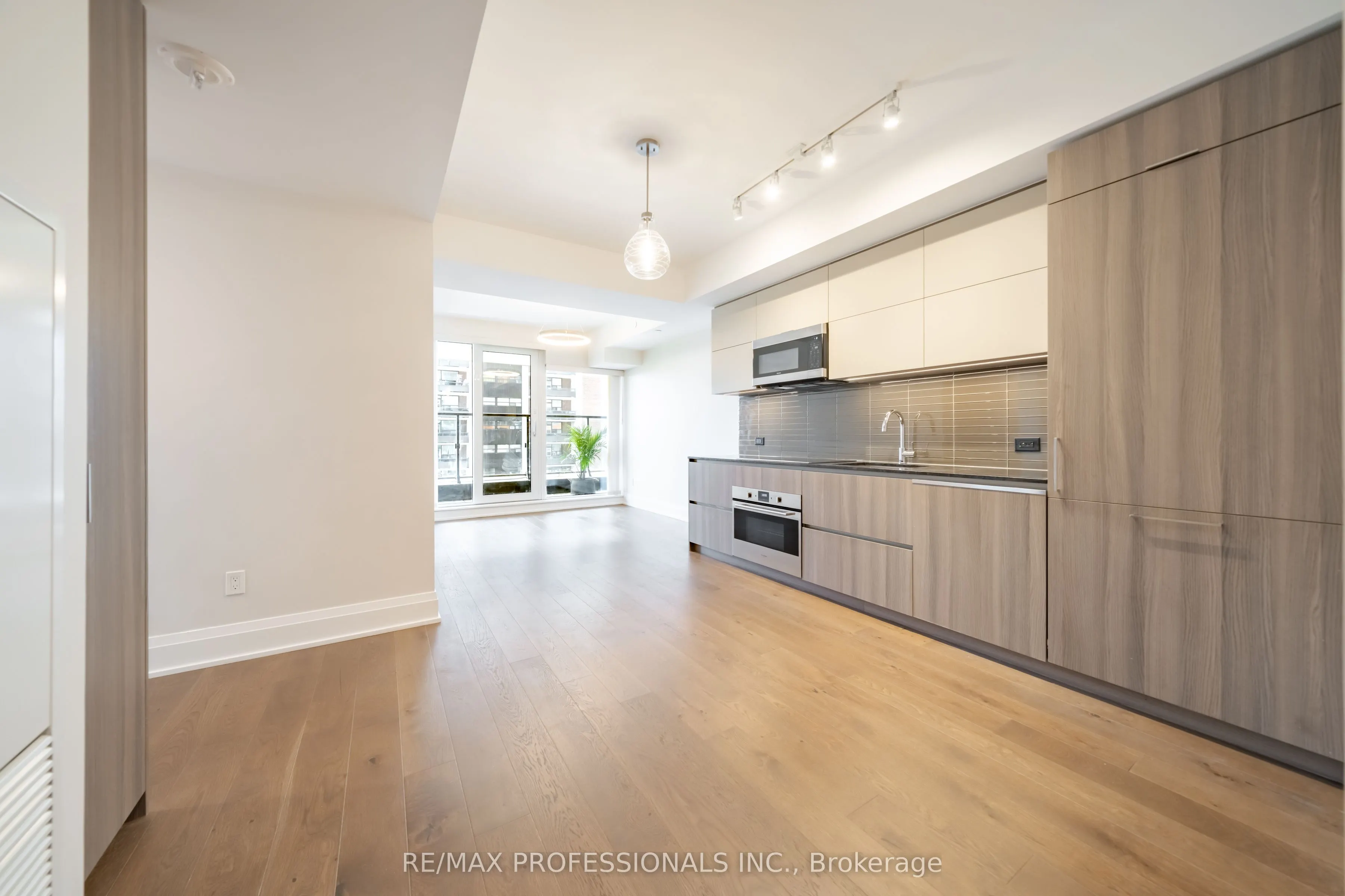 21 Park Street E #816