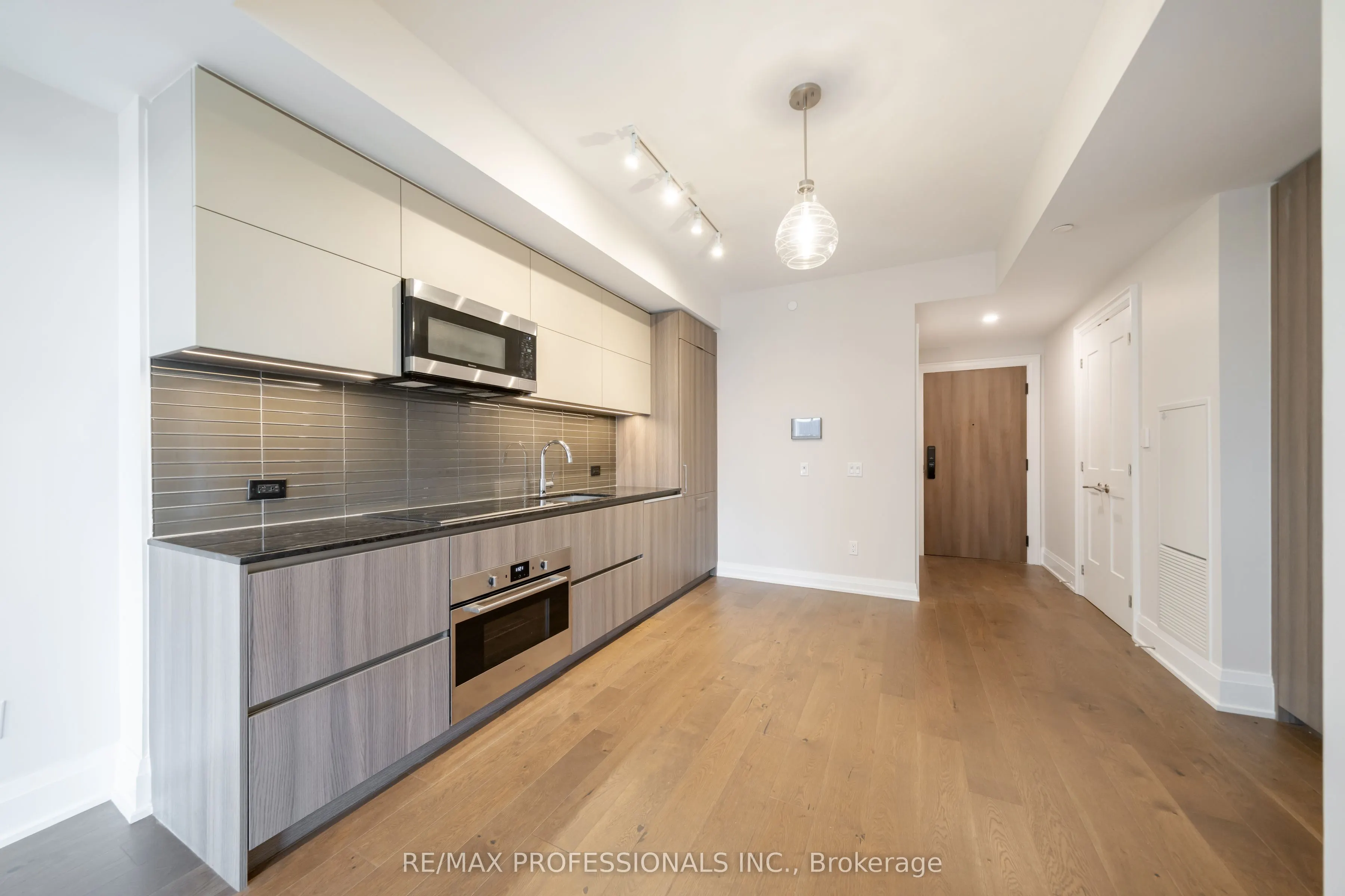21 Park Street E #816