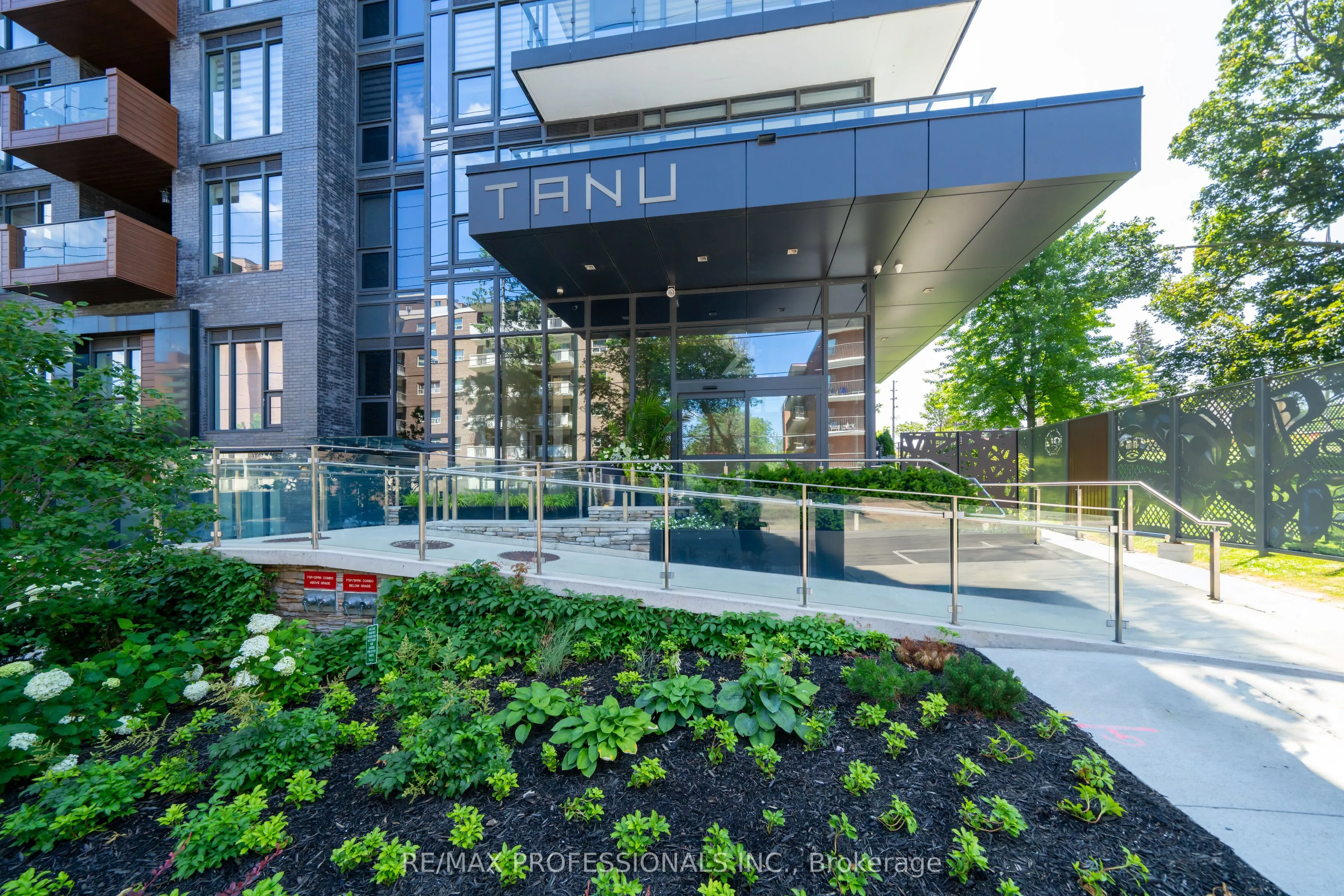21 Park Street E #816