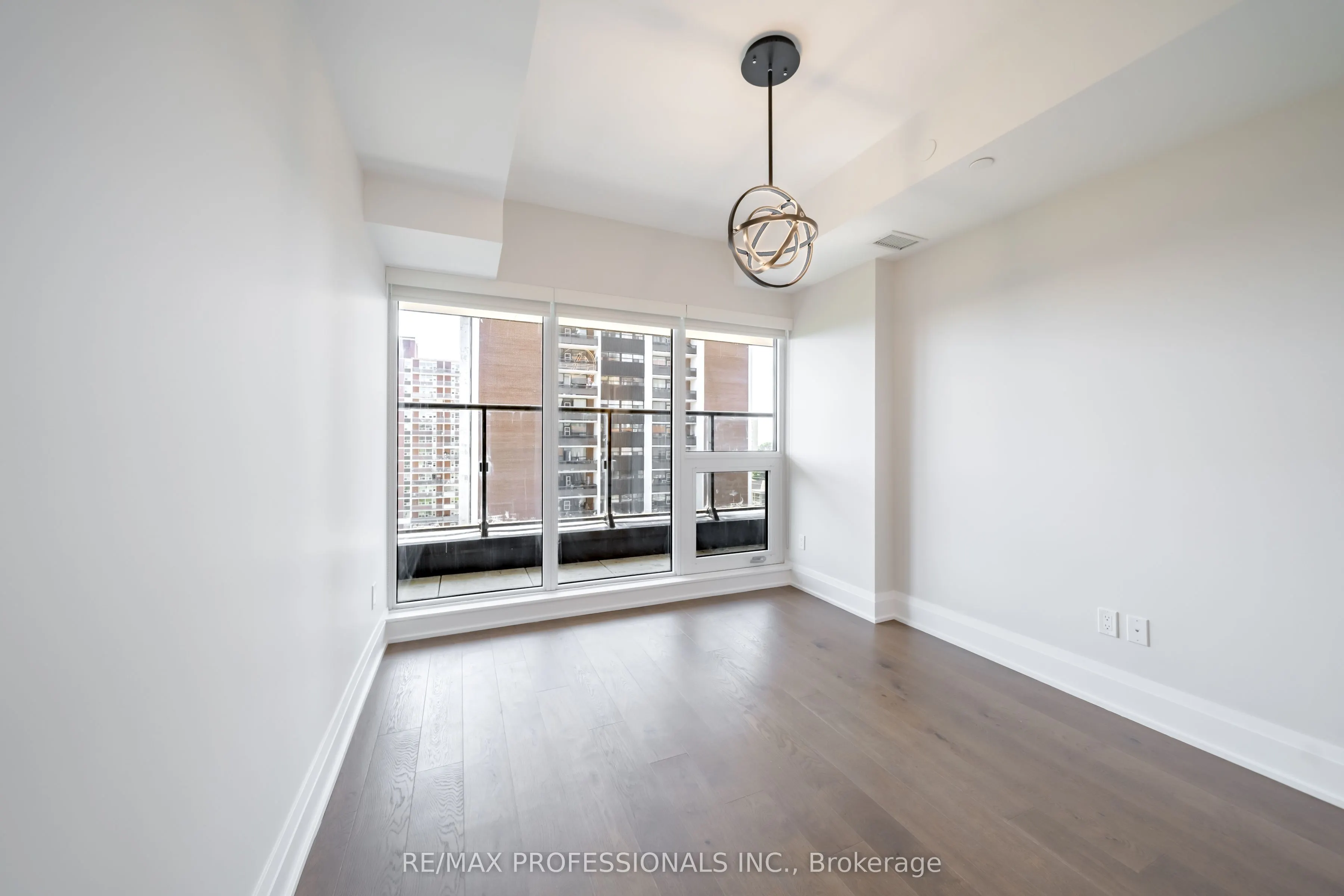21 Park Street E #816