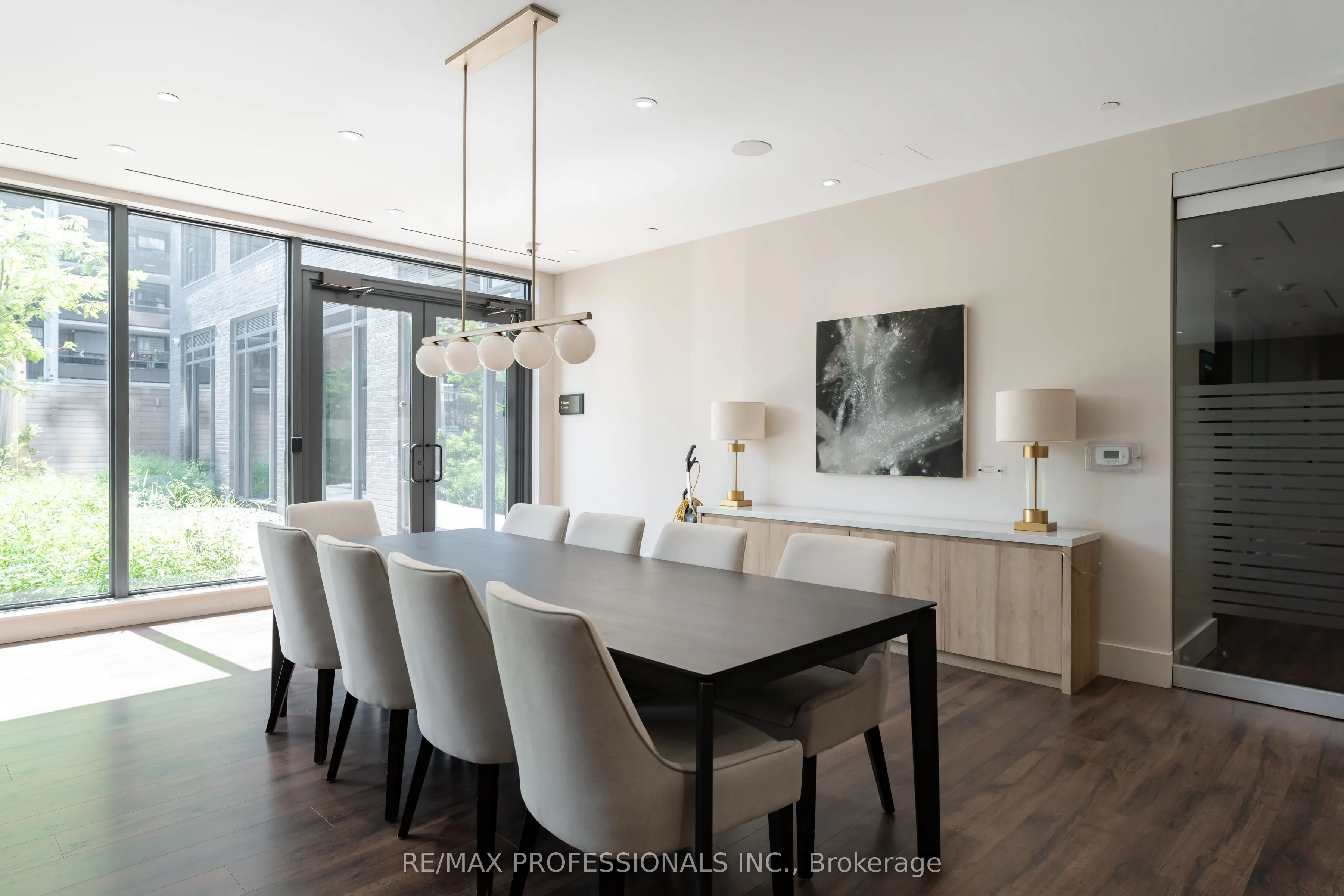 21 Park Street E #816