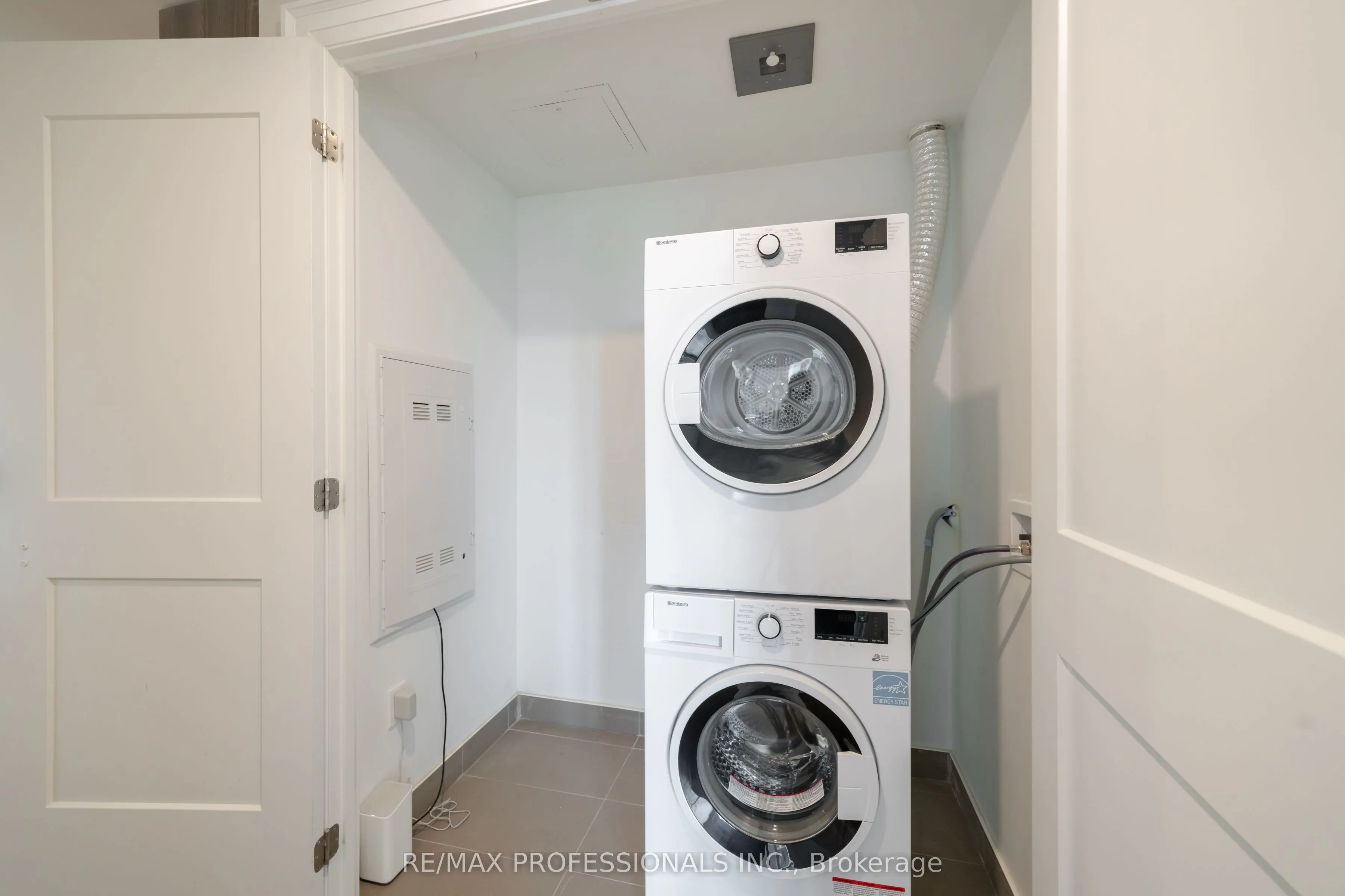 21 Park Street E #816