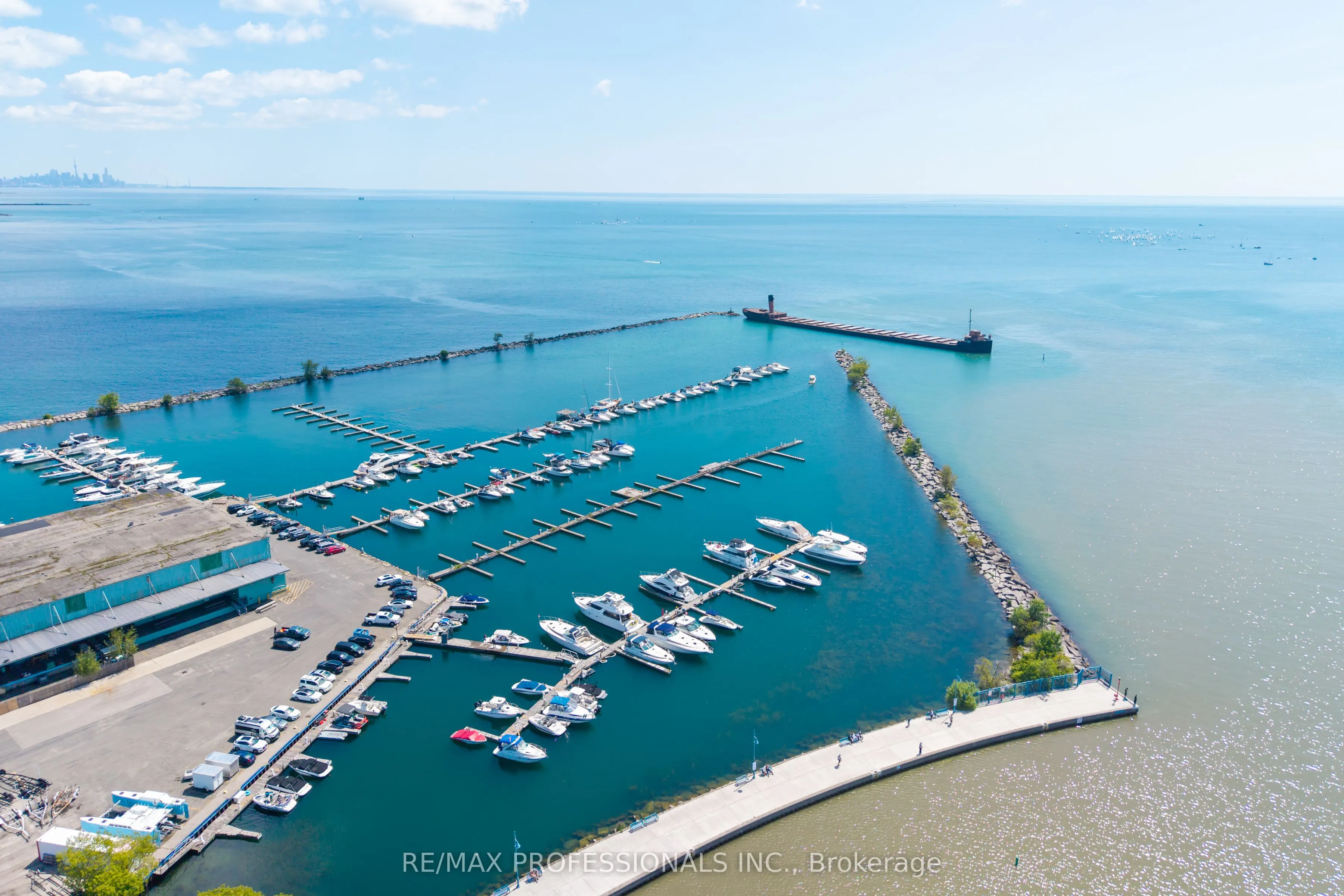 21 Park Street E #816