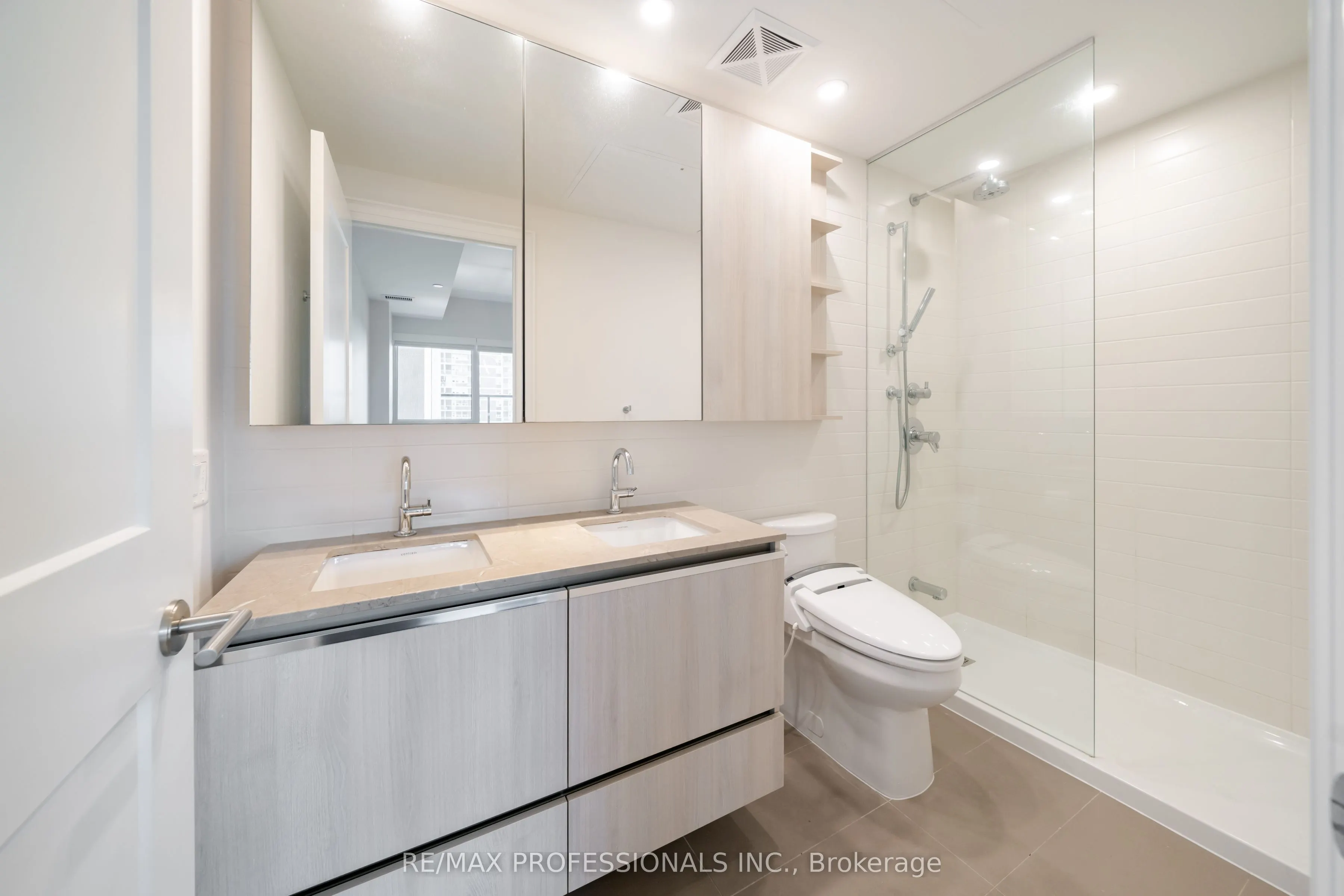 21 Park Street E #816